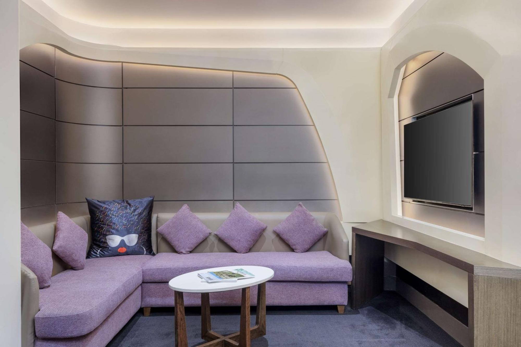 Grand Deluxe King Suite