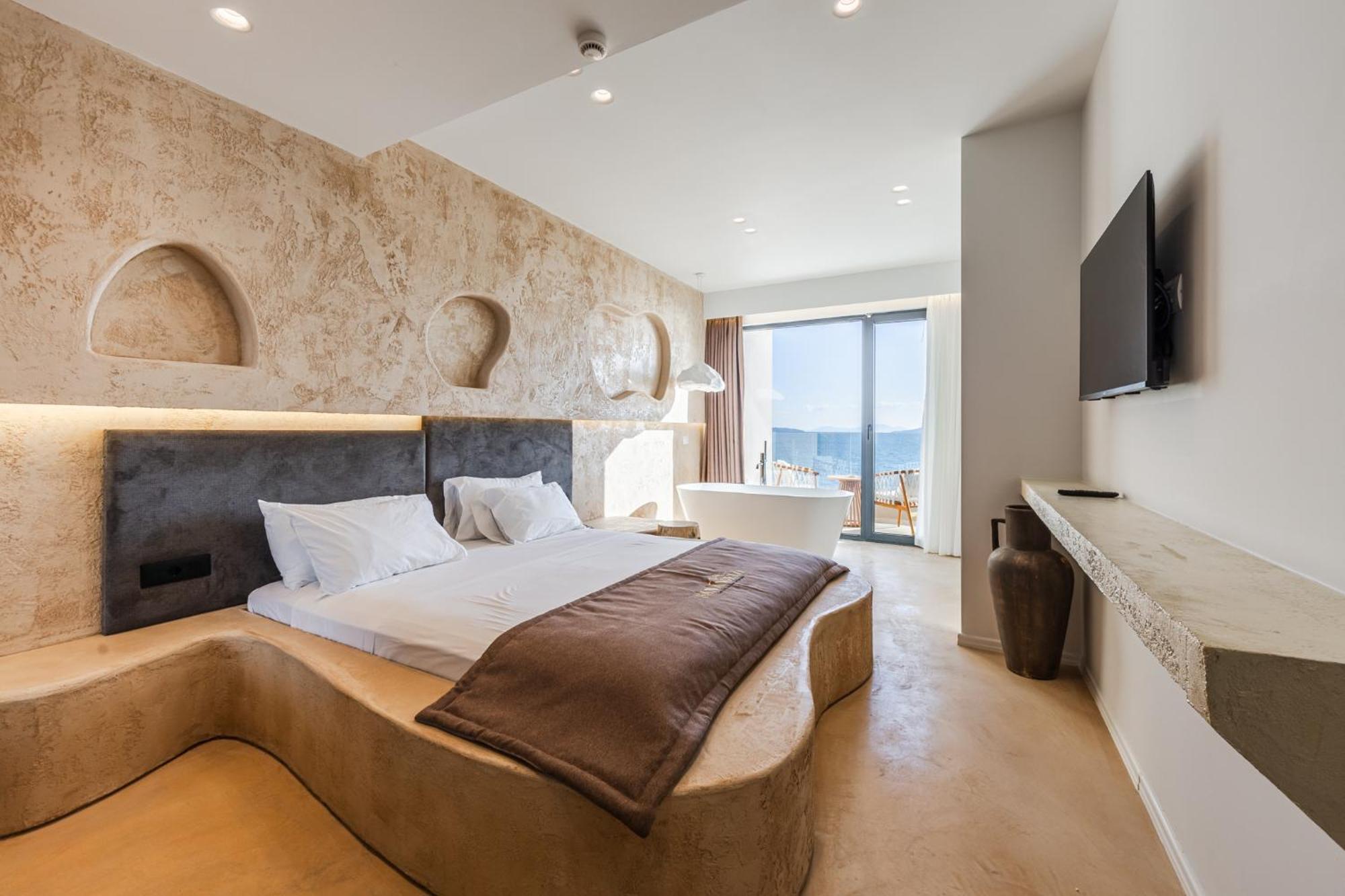 Premium Double Room with Balcony, Sea View and Bath Tub