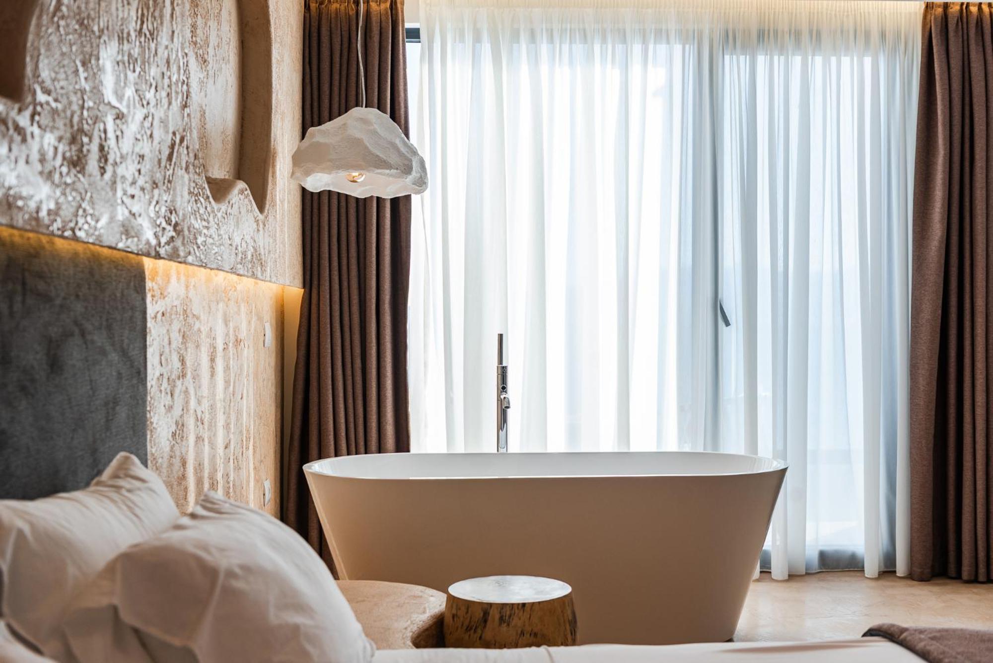 Premium Double Room Balcony Sea View Bath Tub