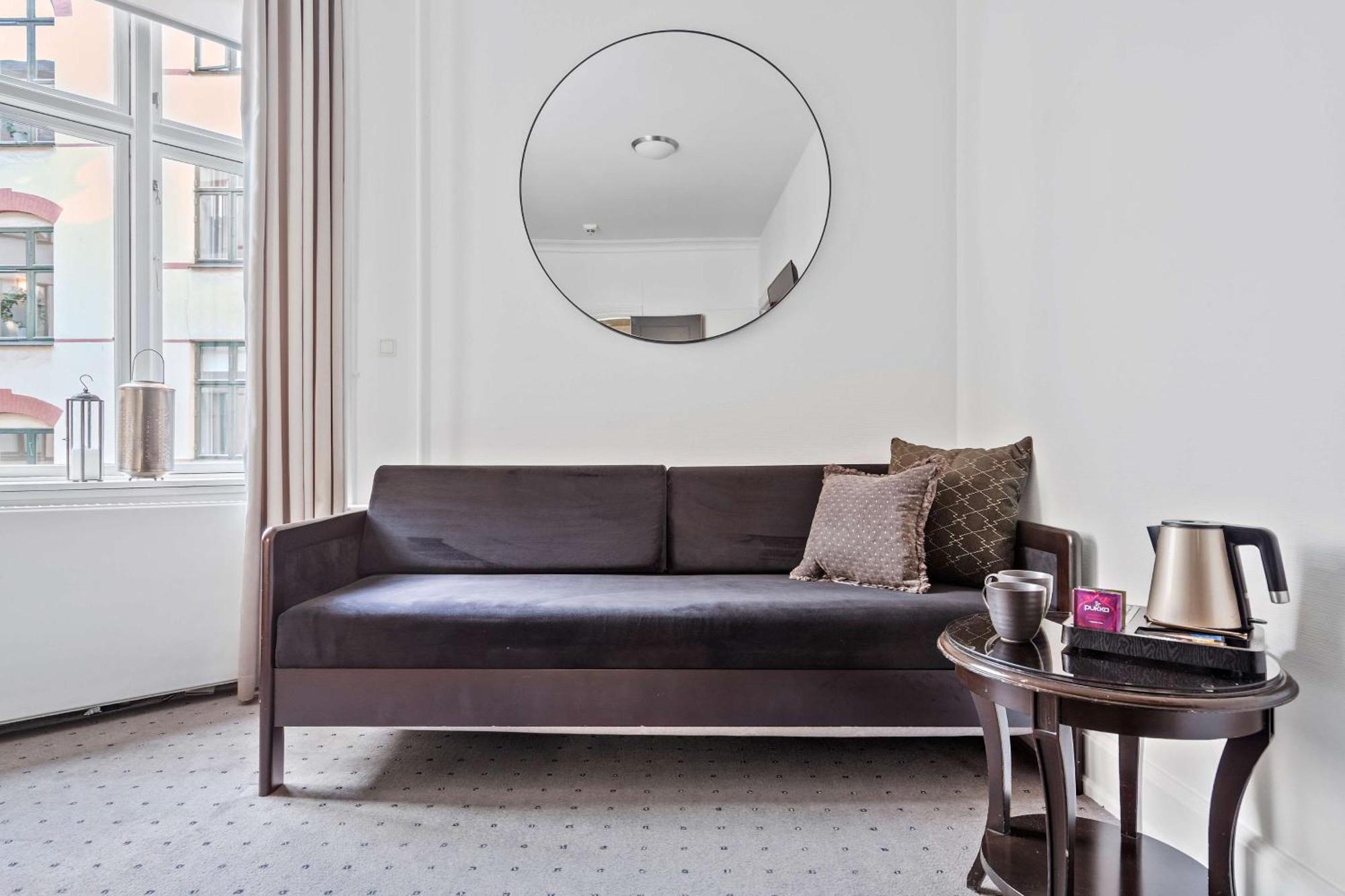 Superior King Room with Sofa Bed - Non-Smoking,1659458910:JPEG