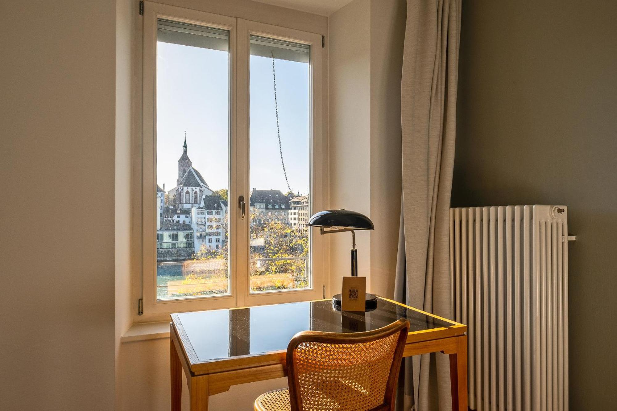 Junior Suite  with View to Rhine River