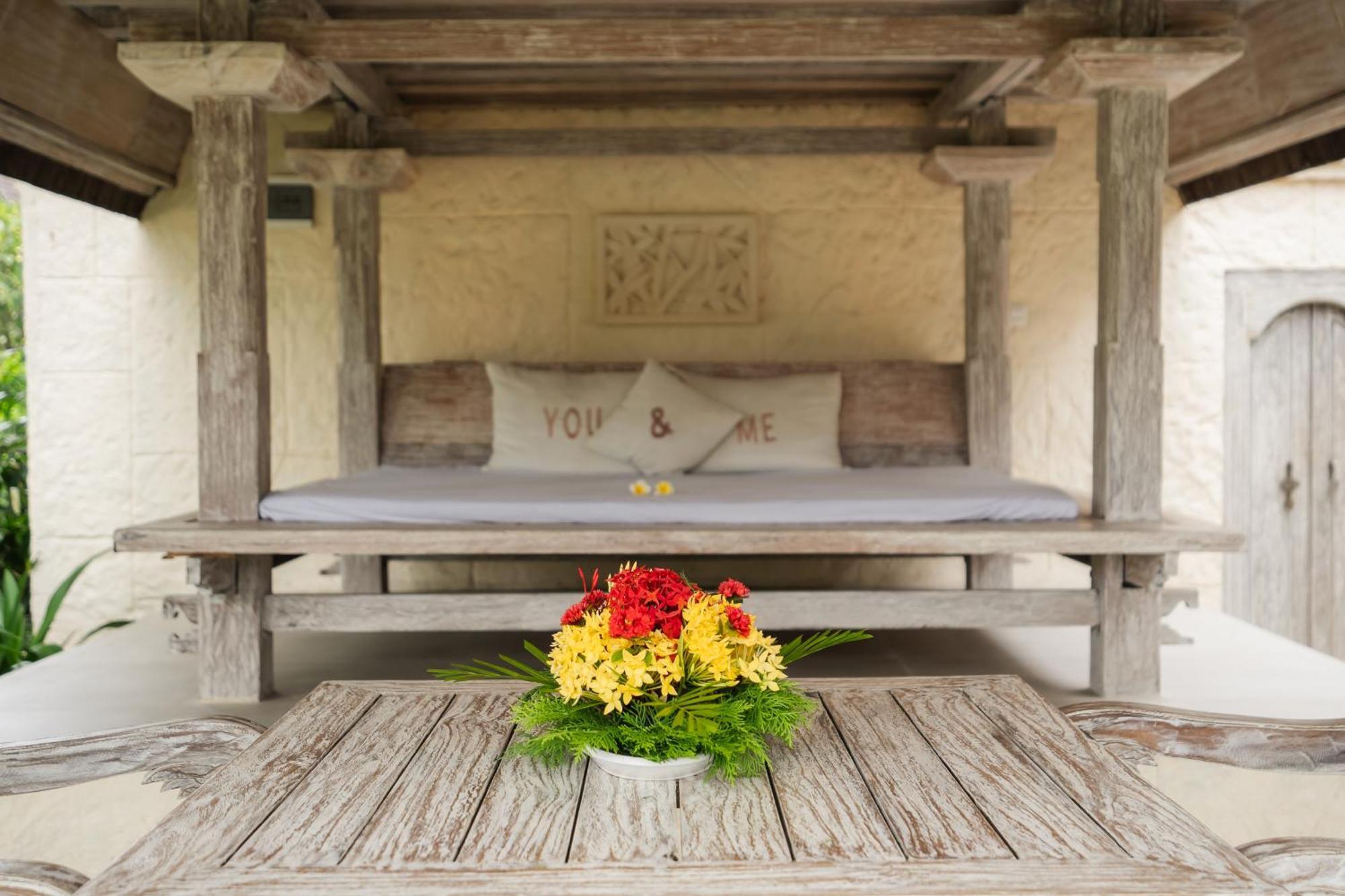 Traditional Lumbung Hut Includes