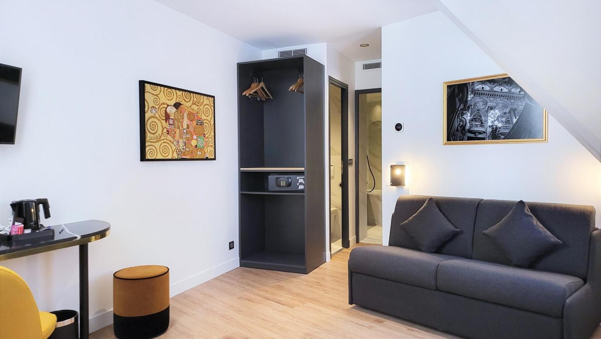 Suite pool access