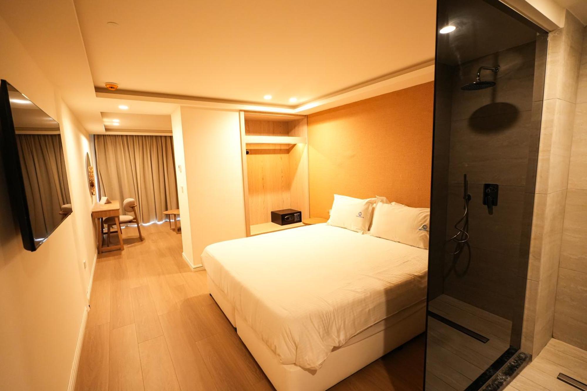 Junior Suite with Balcony,1742996168:JPEG