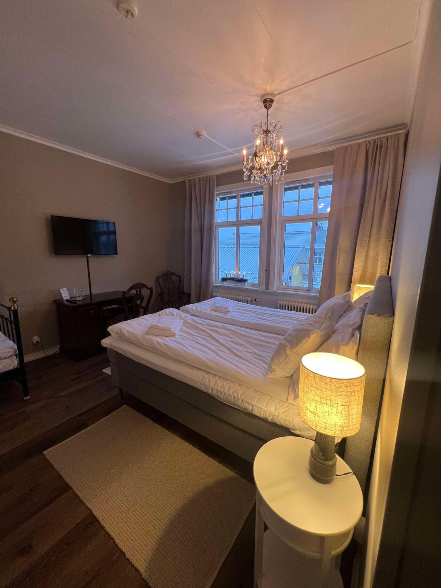 Family Room with Private Bathroom,1664587136:JPEG