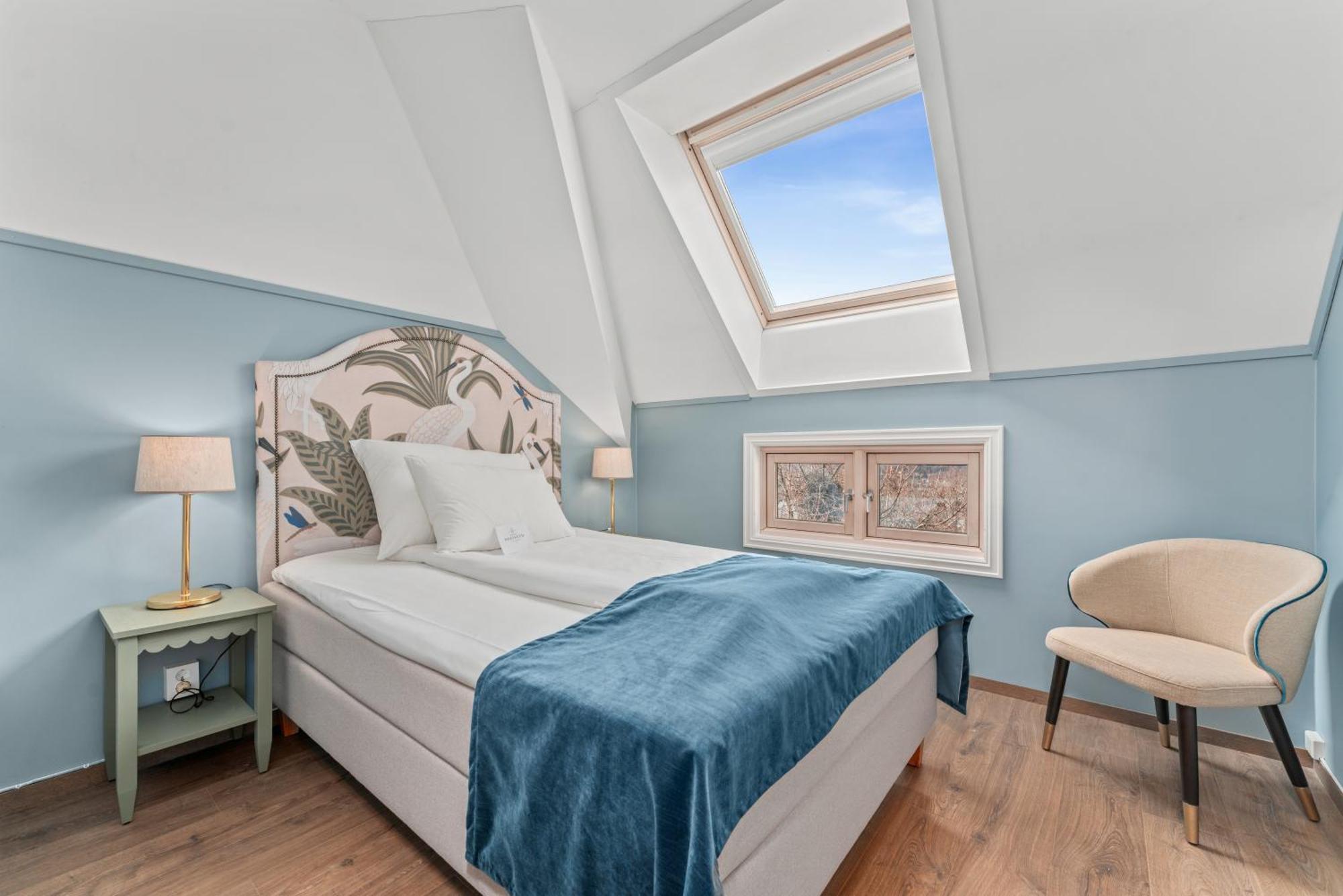 Rom med queen-size-seng