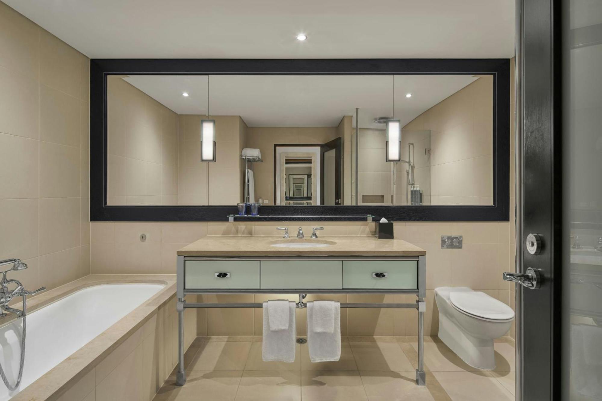 King Room with City View,1665415672:JPEG