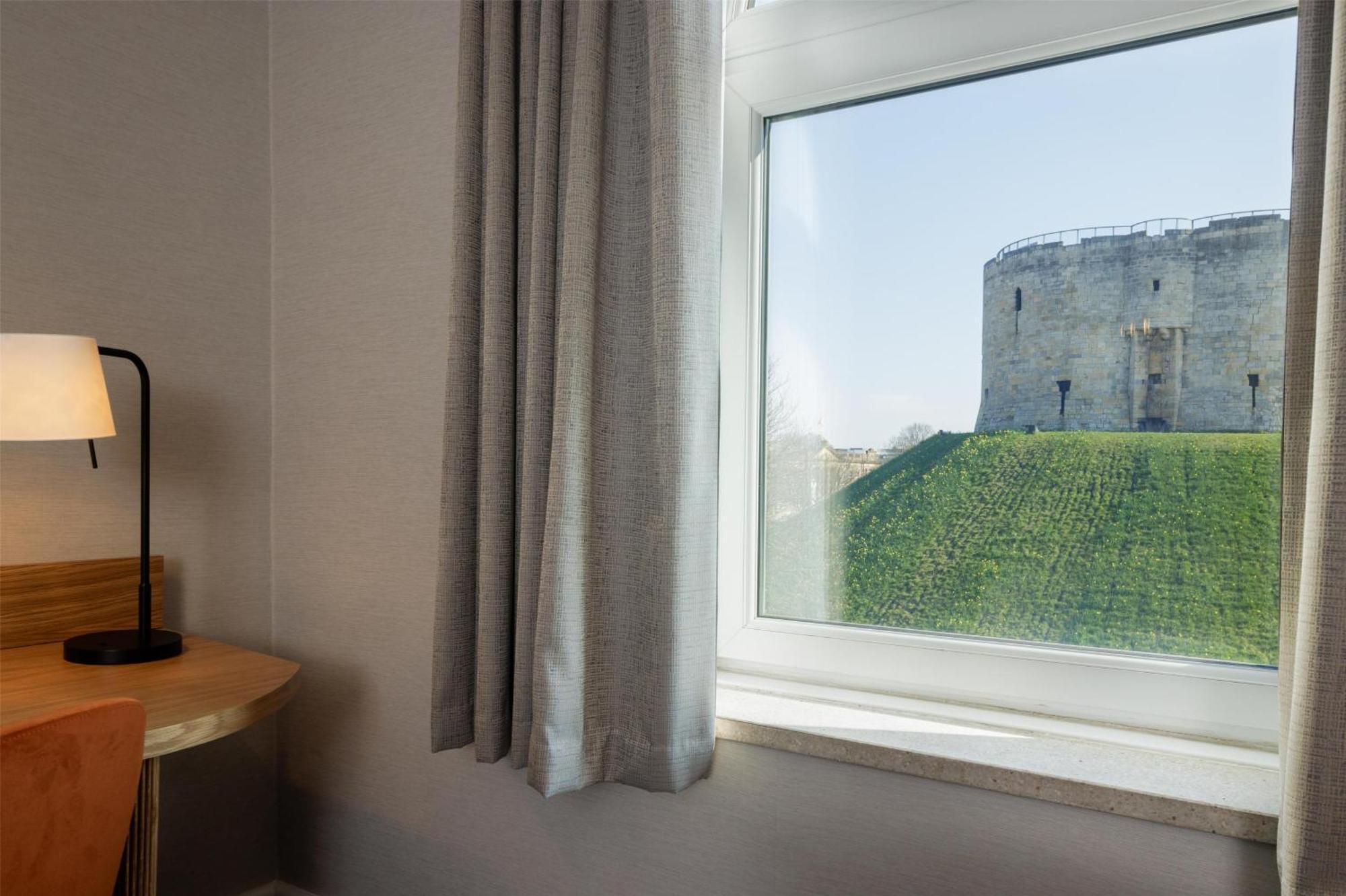 King guest room Tower view