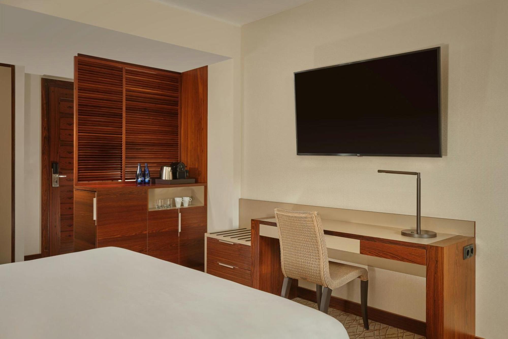 Superior King Room Balcony