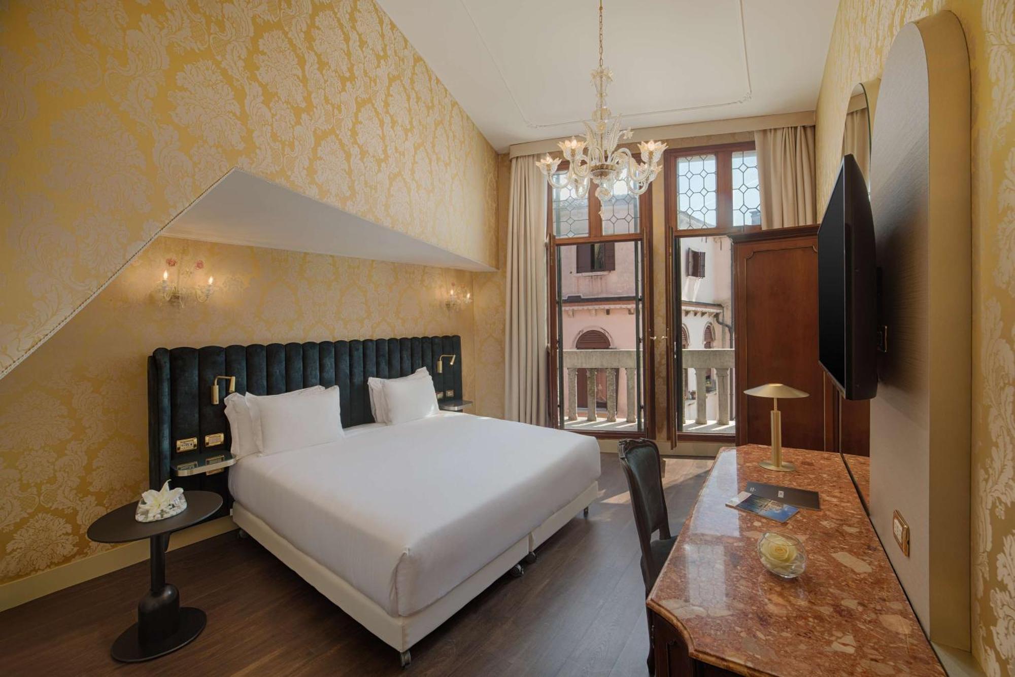 Premium Double or Twin Room Canal View
