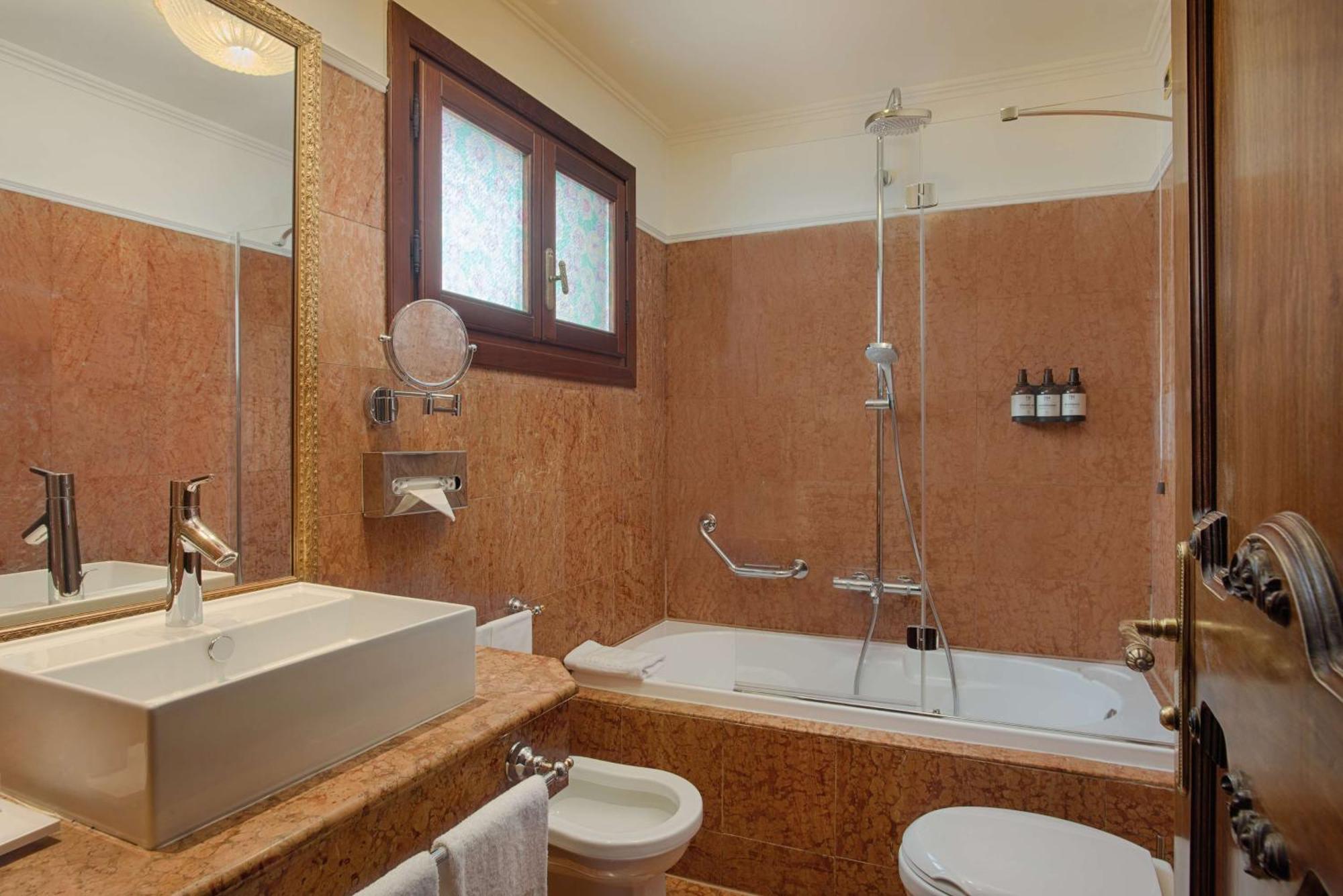 Premium Double or Twin Room Canal View