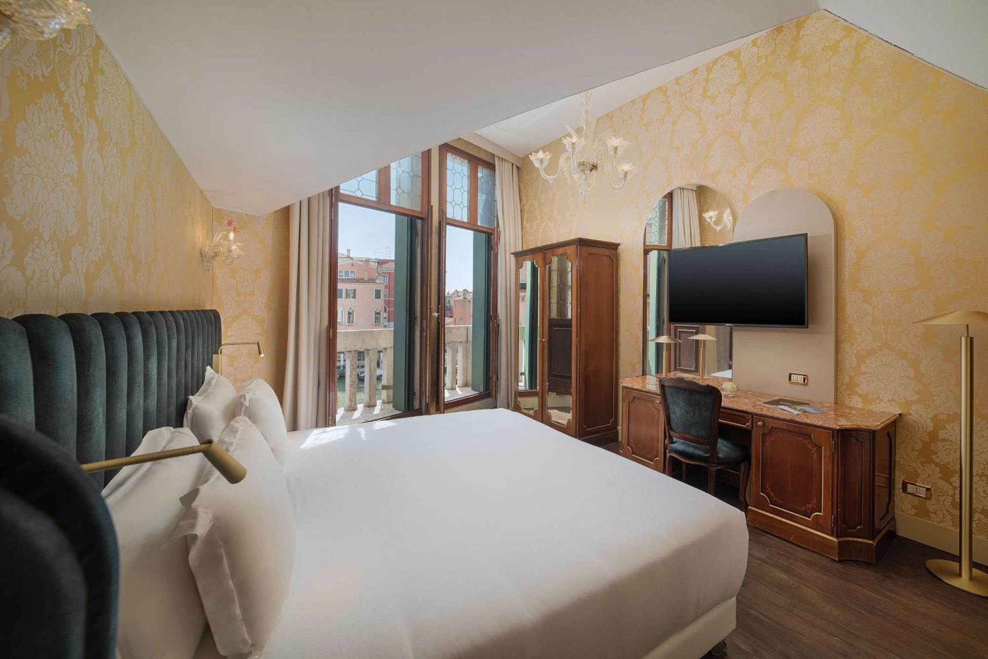 Premium Double or Twin Room Canal View