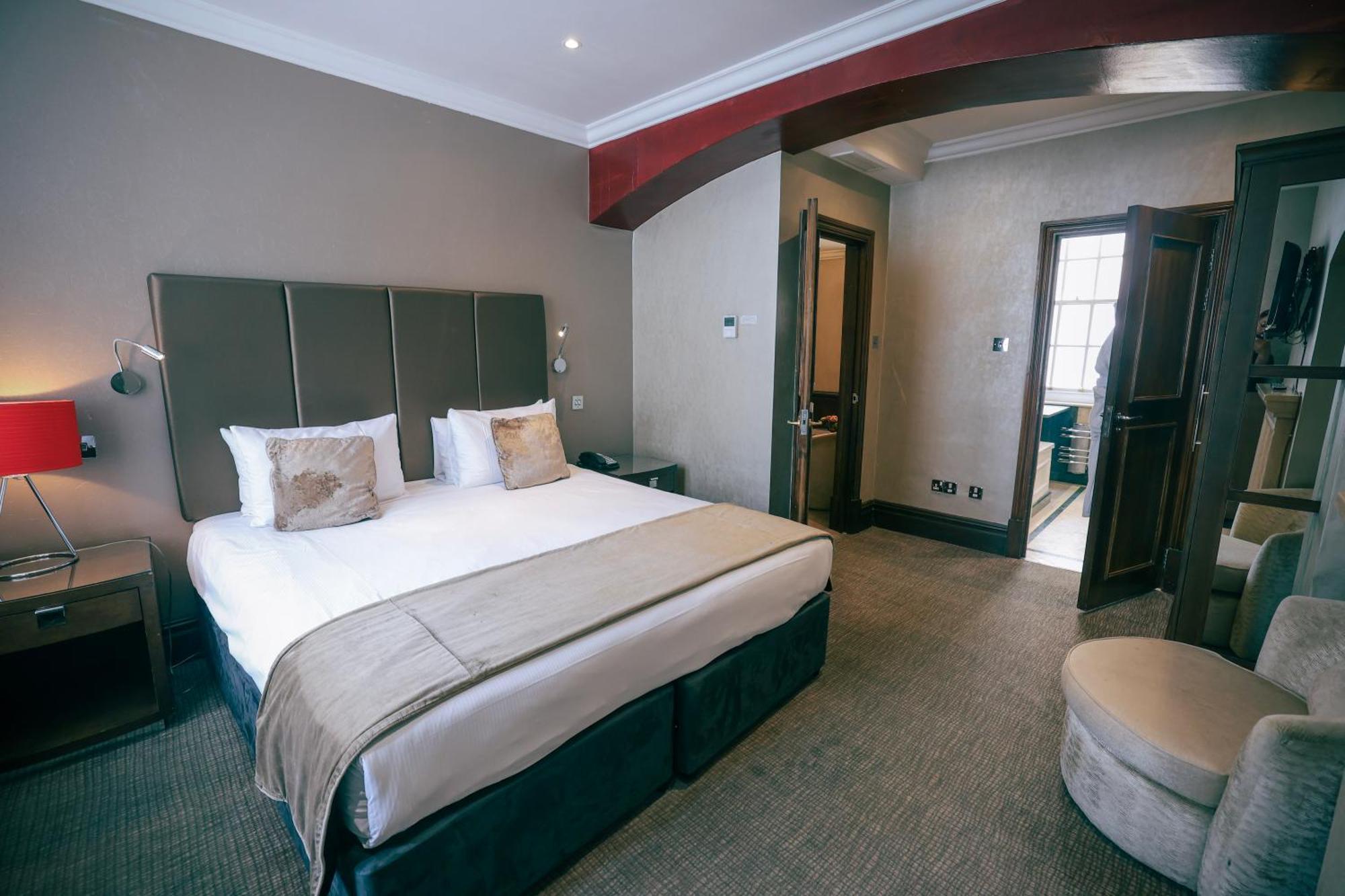King Magistrate Suite