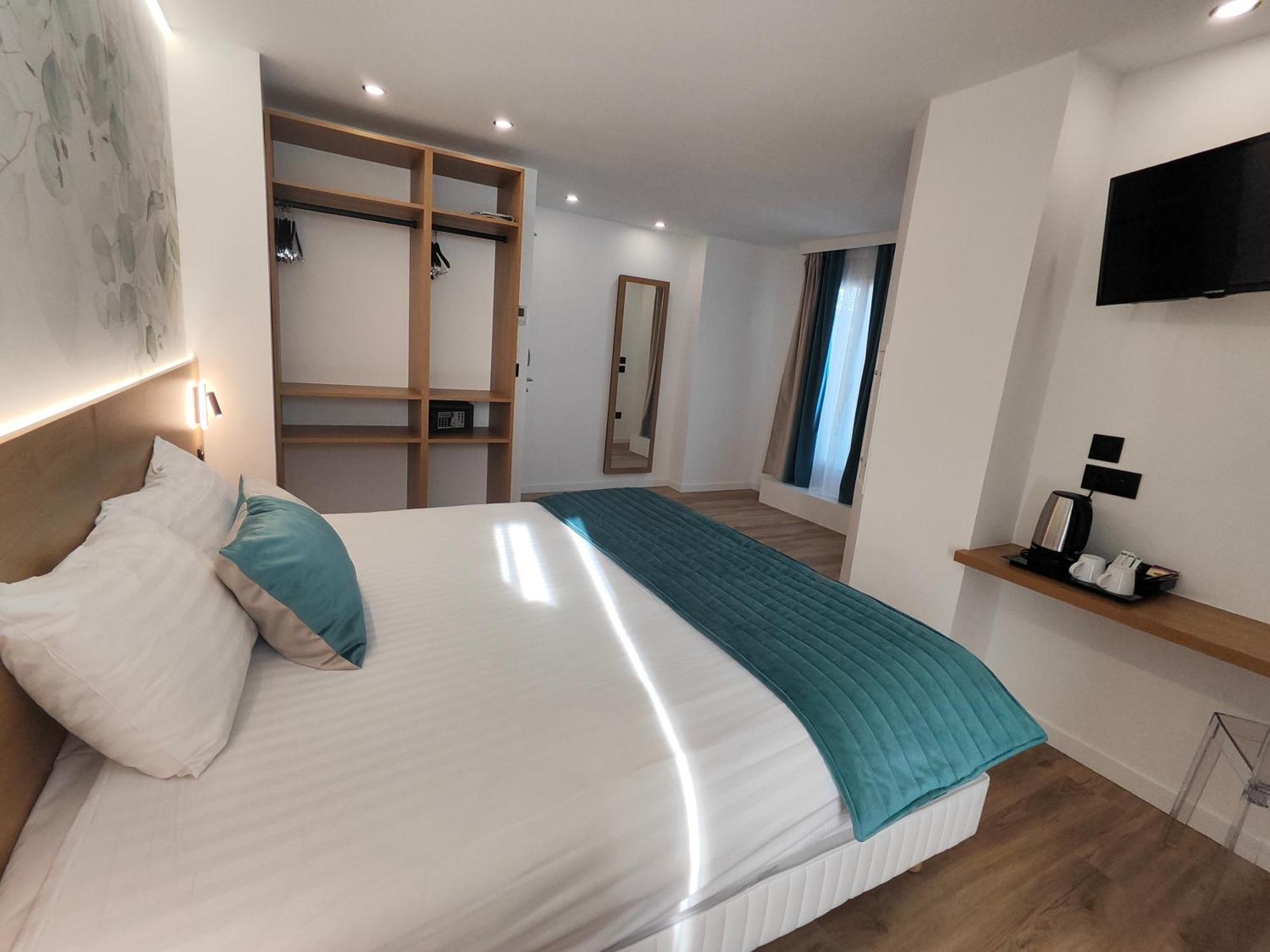 Deluxe Double Room with Balcony,1681741485:JPEG