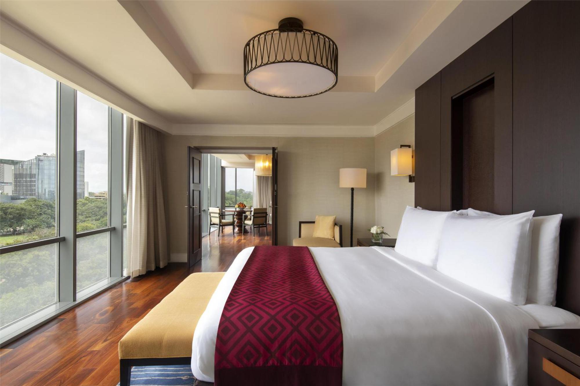 Executive Corner Suite