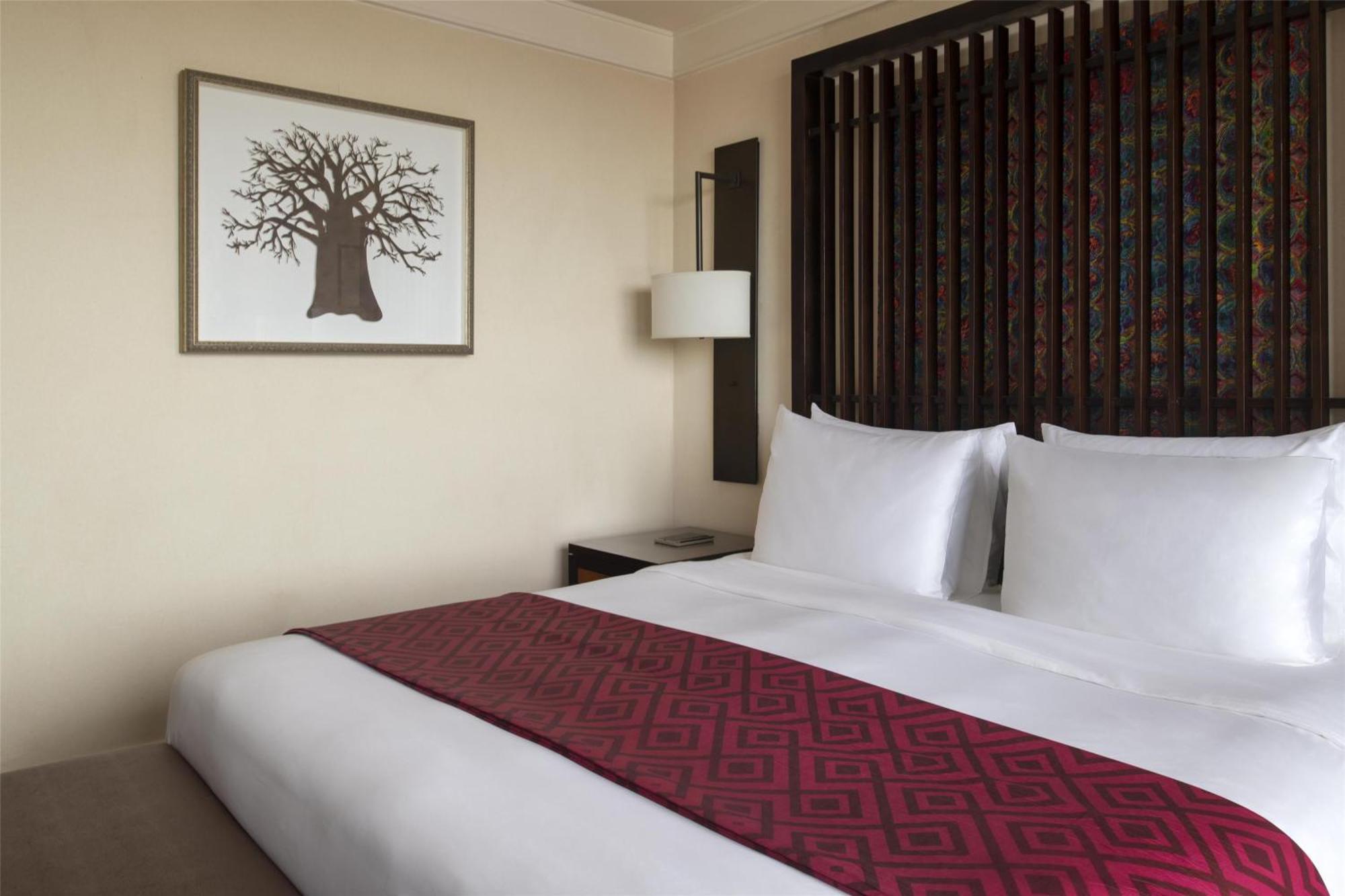 DELUXE ROOM 1 King Bed