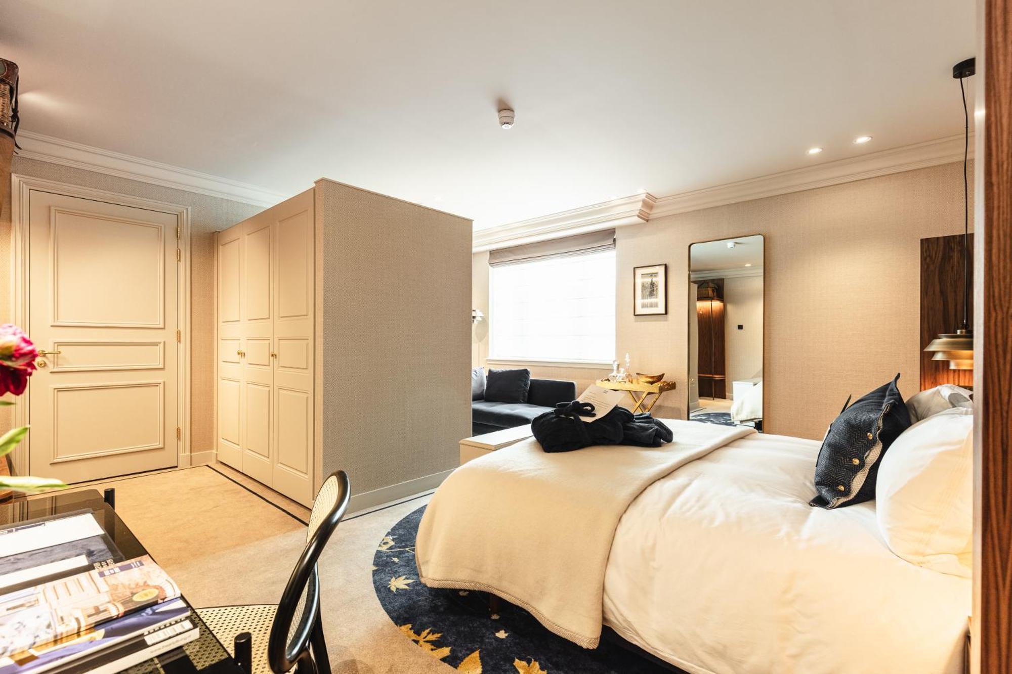 Executive Room Grand Room Garden View Bath