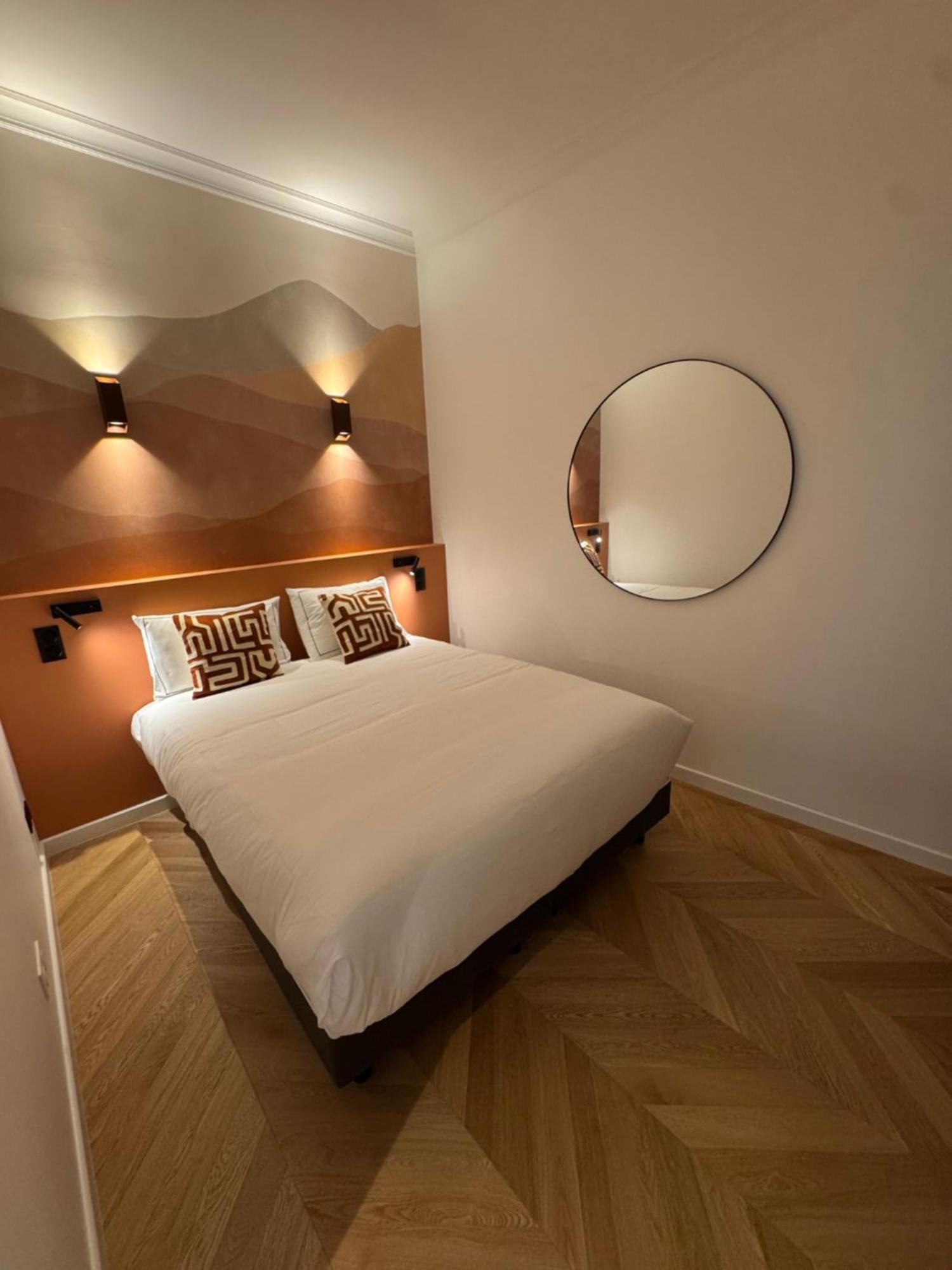 Deluxe One-Bedroom Apartment