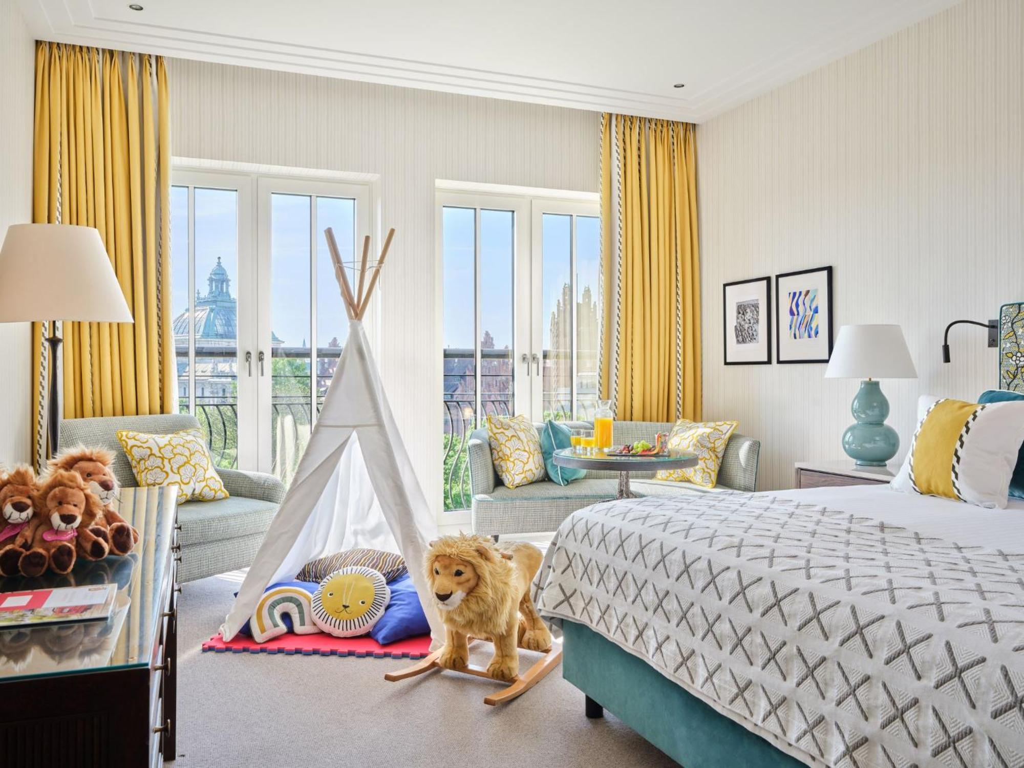 Deluxe Panoramic View Room