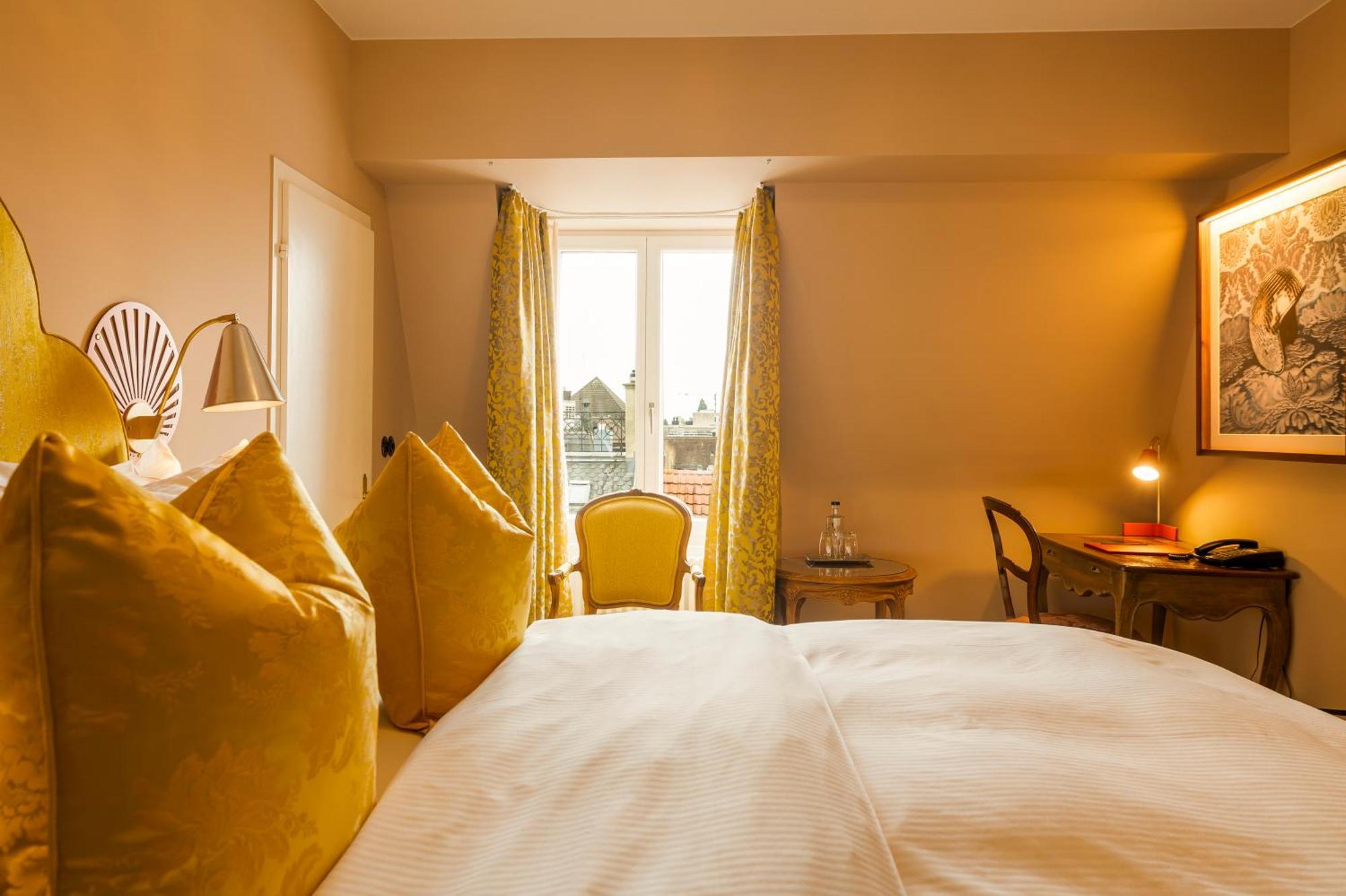 Double Room Queen Size Bed
