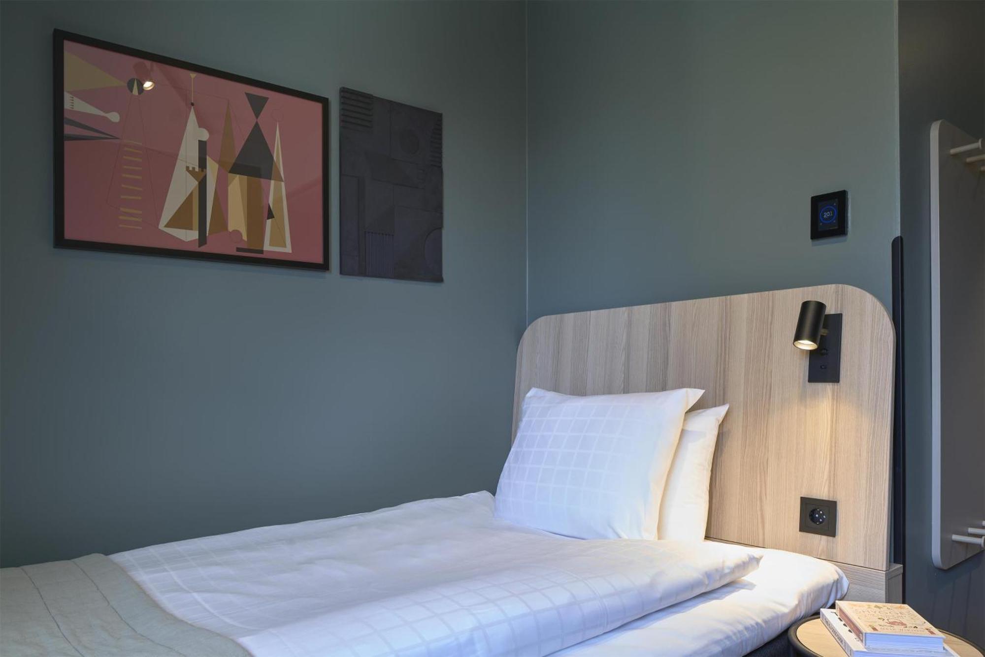 Standard Single Room,1672567200:JPEG