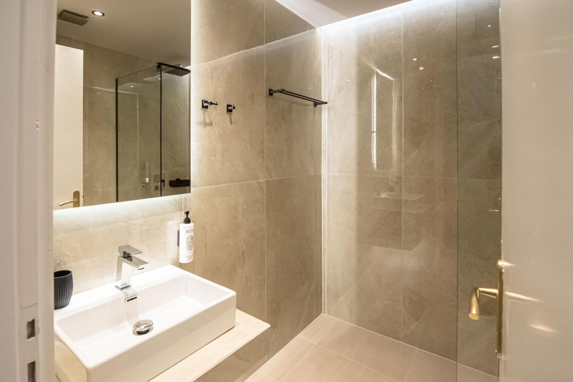 Penthouse Studio,1672572211:JPEG
