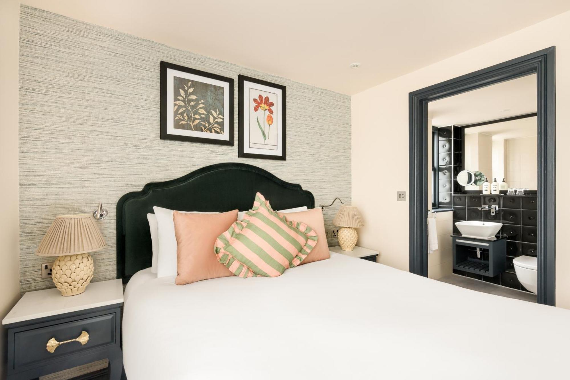 Standard Queen Room