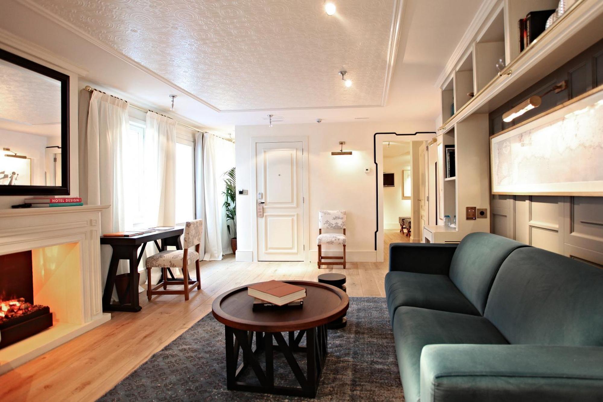 Intimate Suite