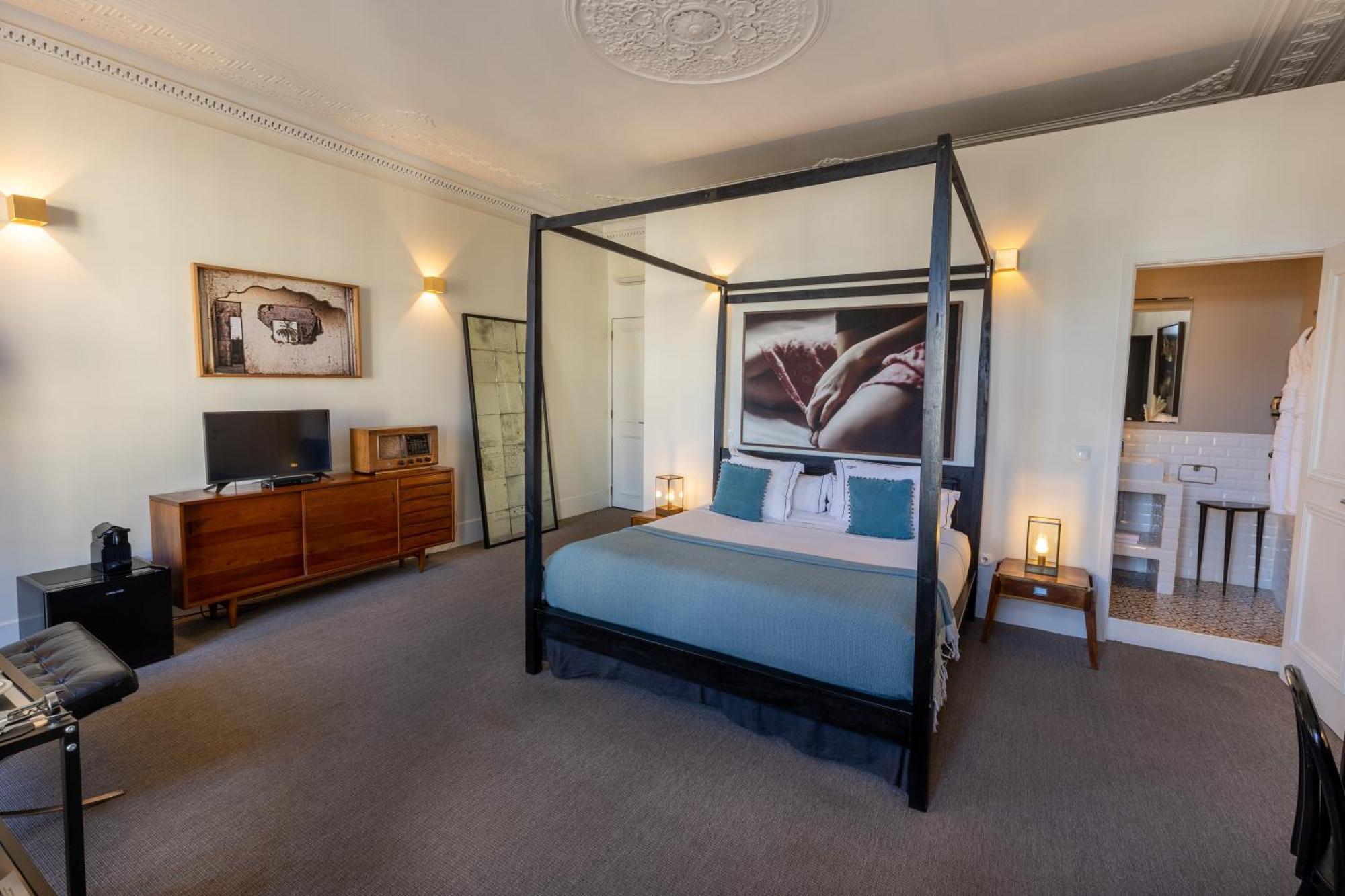 Deluxe Room Square View
