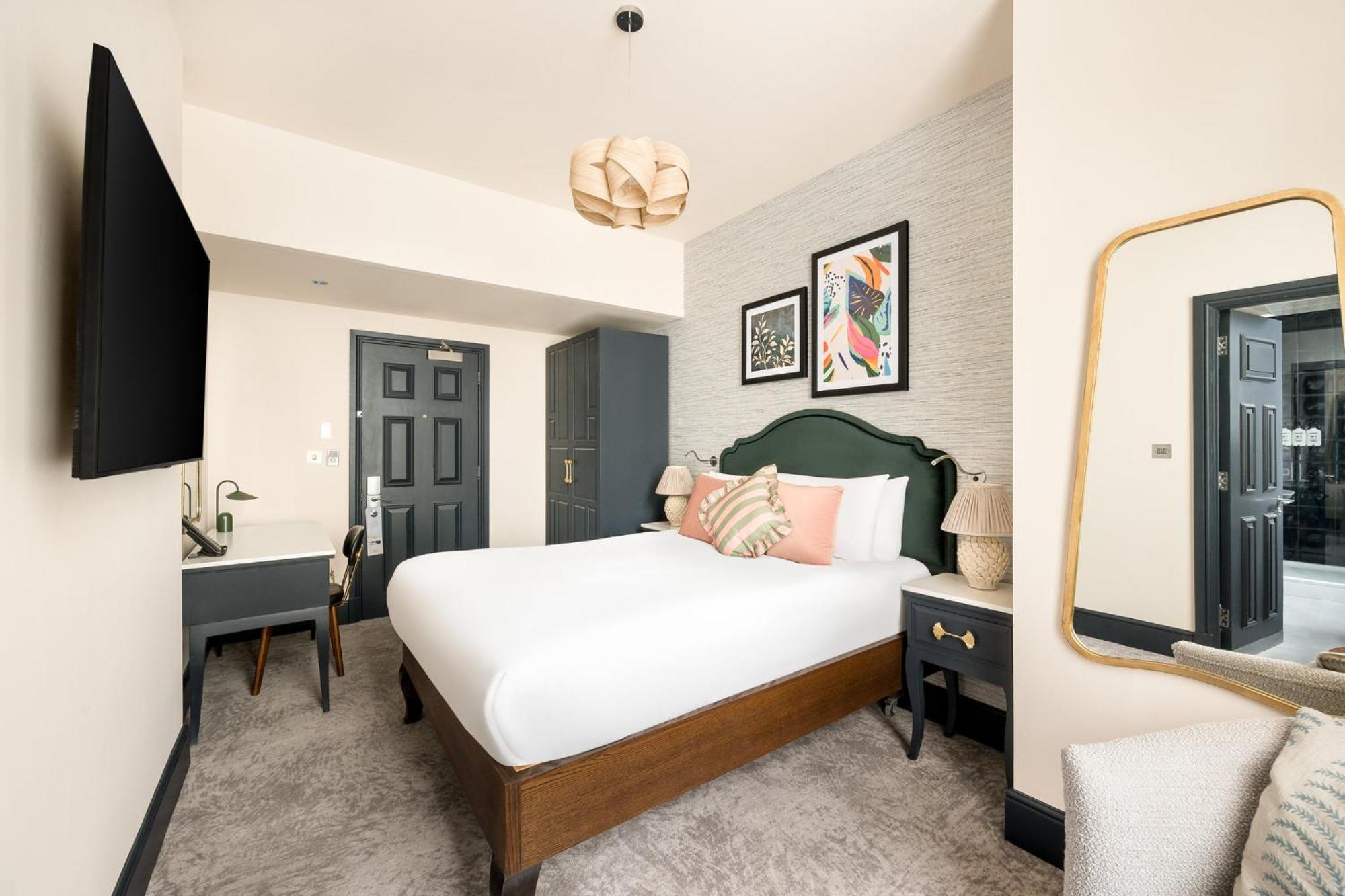 Premium Queen Room
