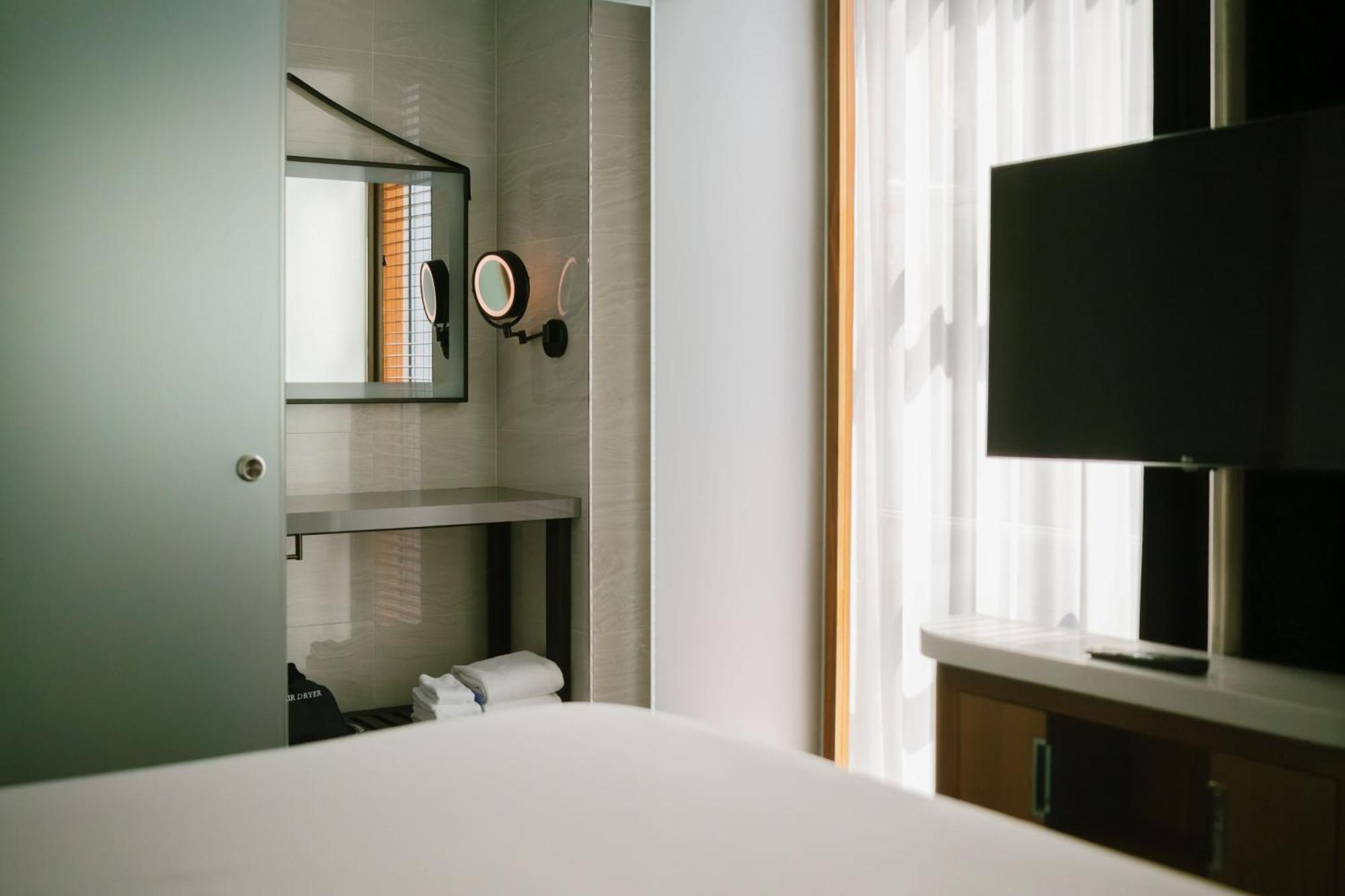 Suite Mobility Access or Hearing Accessible