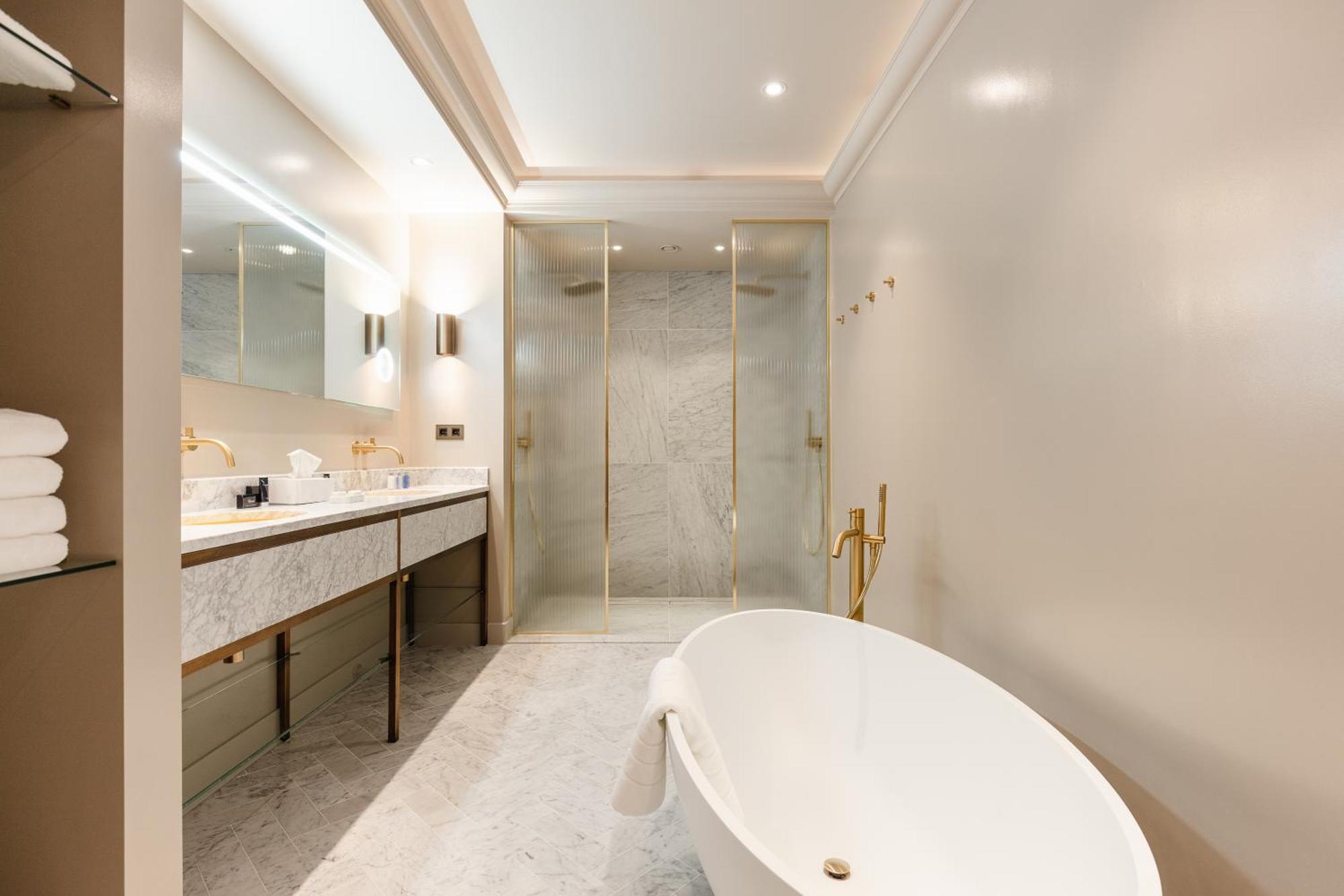 Executive Room Grand Room Garden View Bath