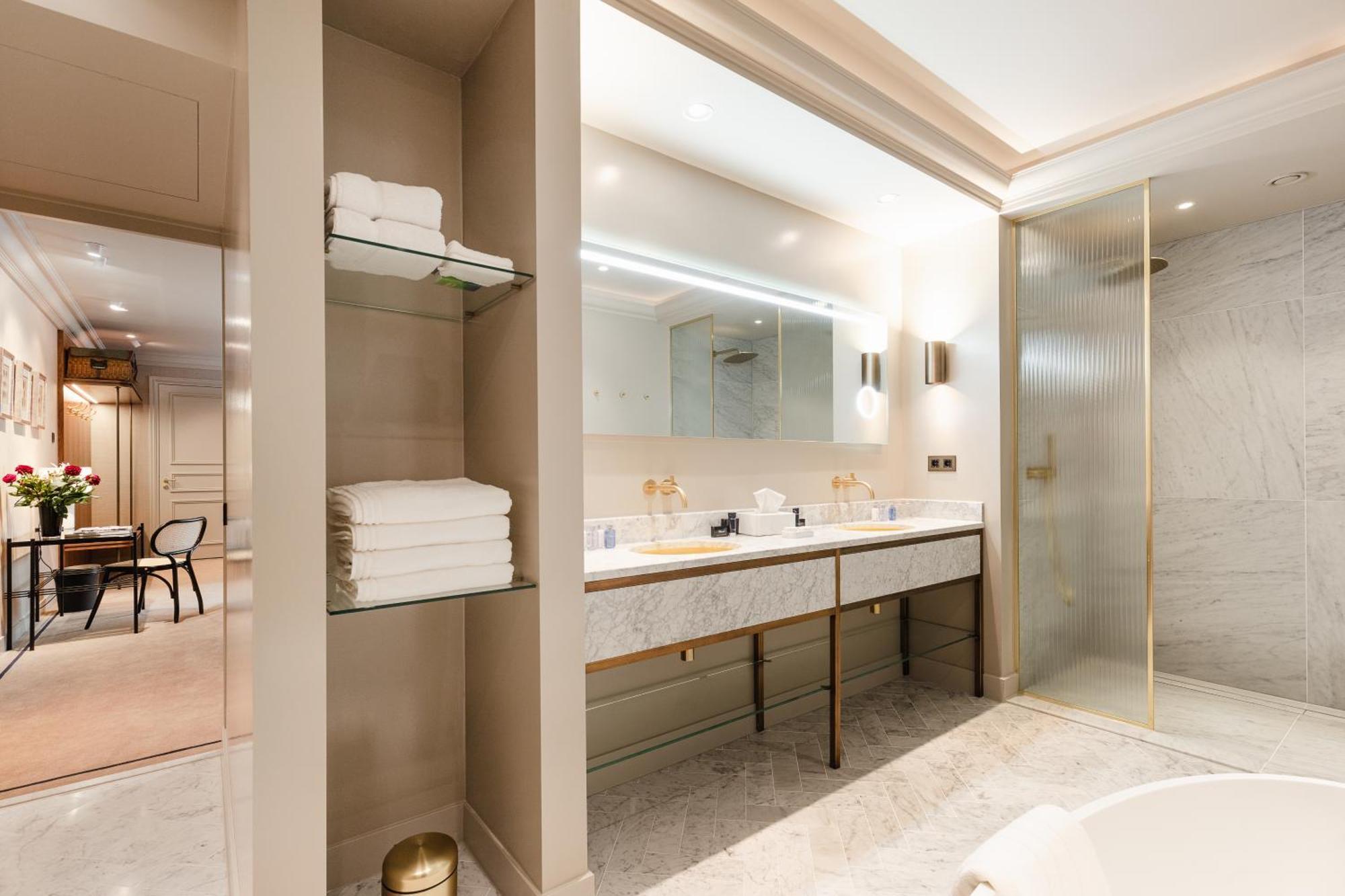 Executive Room Grand Room Garden View Bath