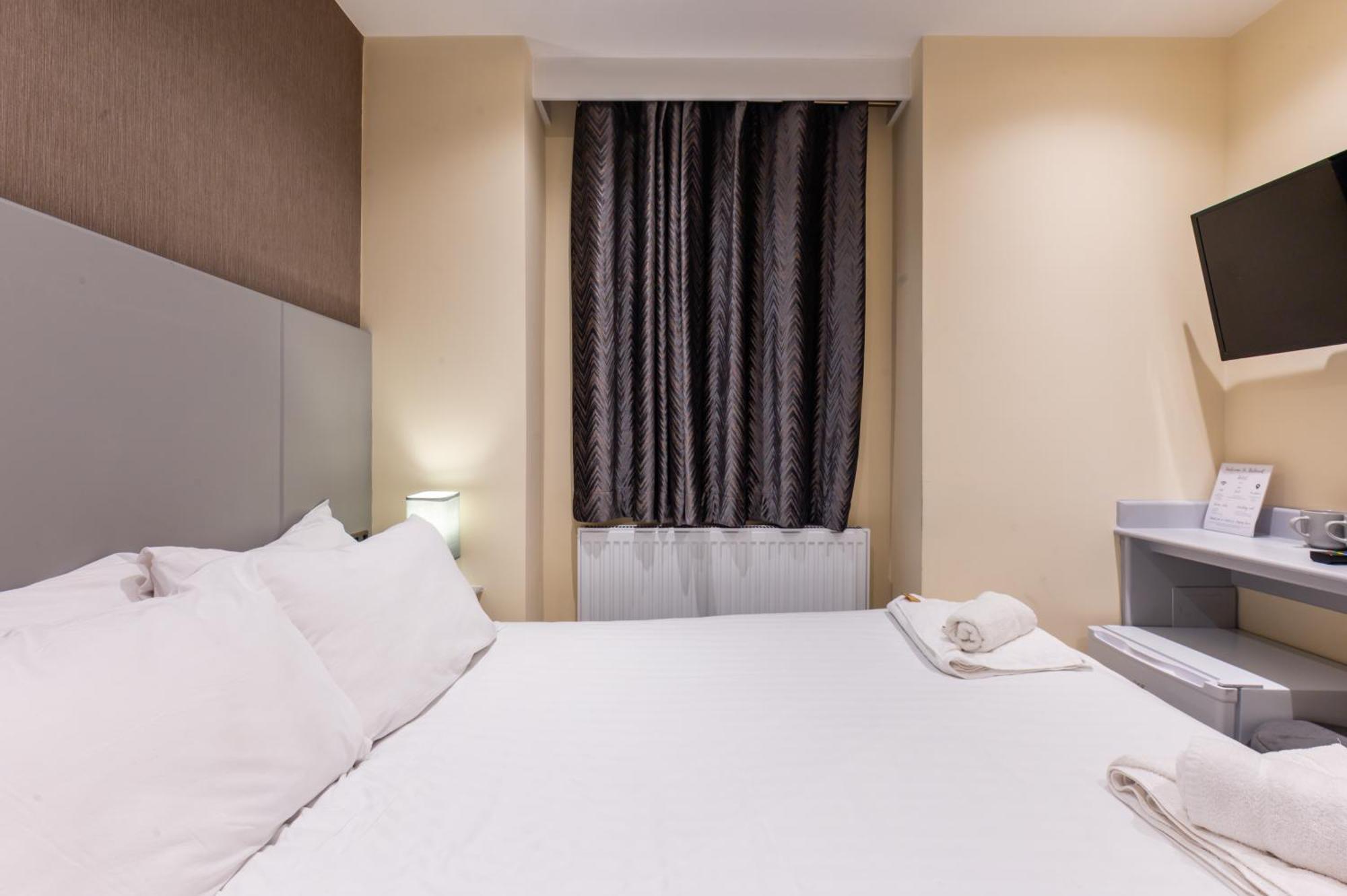 Small Deluxe Double Room
