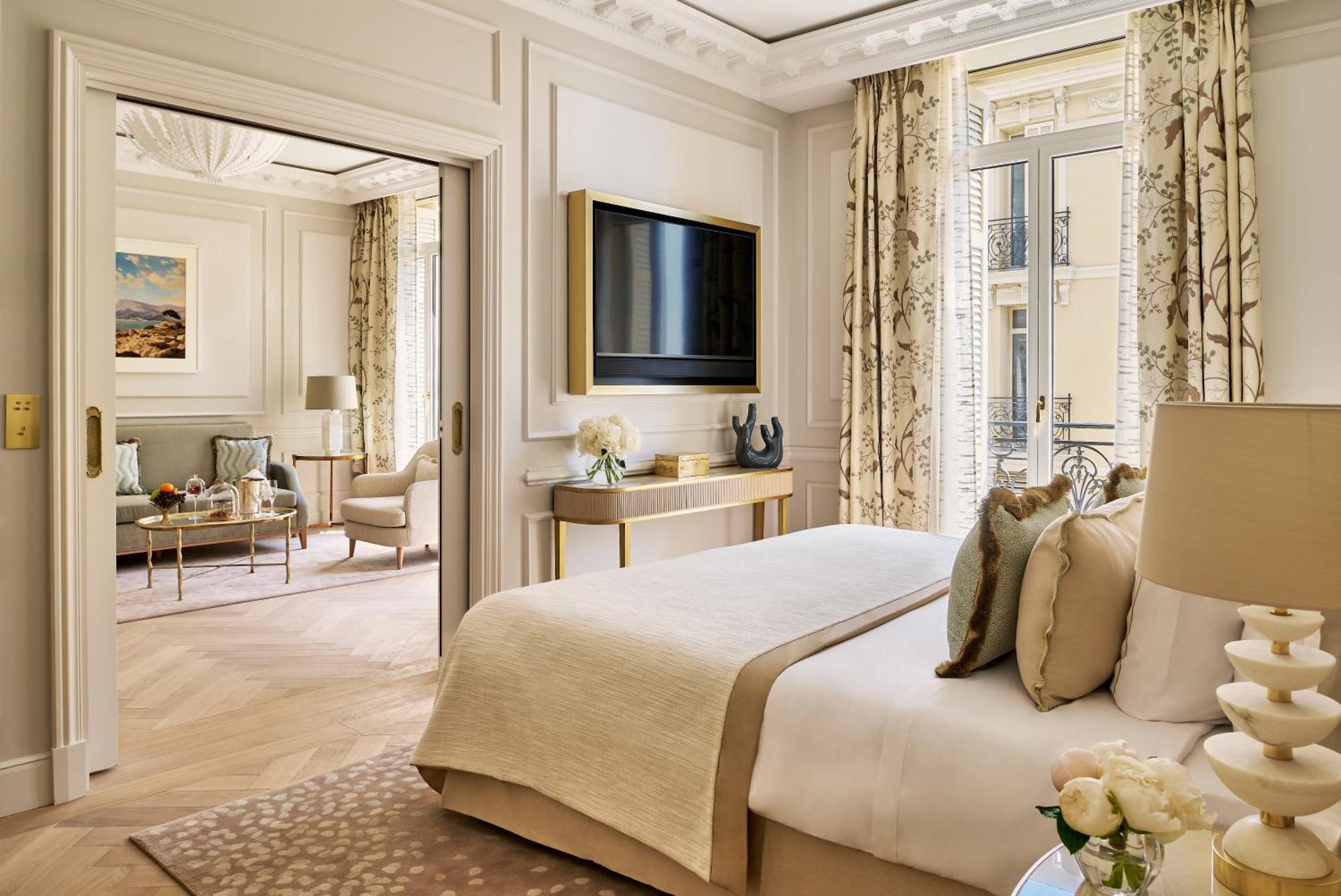 Prestige Suite City or Courtyard View