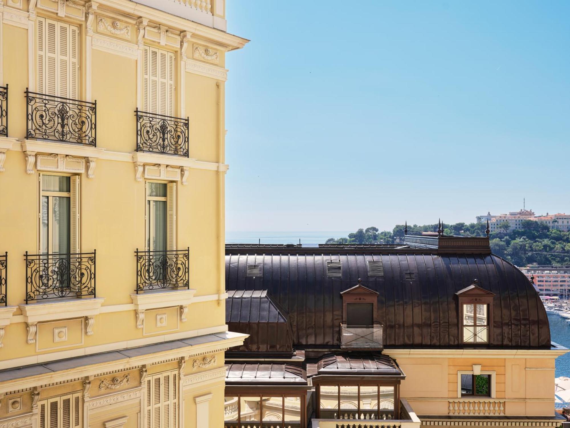 Prestige Suite City or Courtyard View