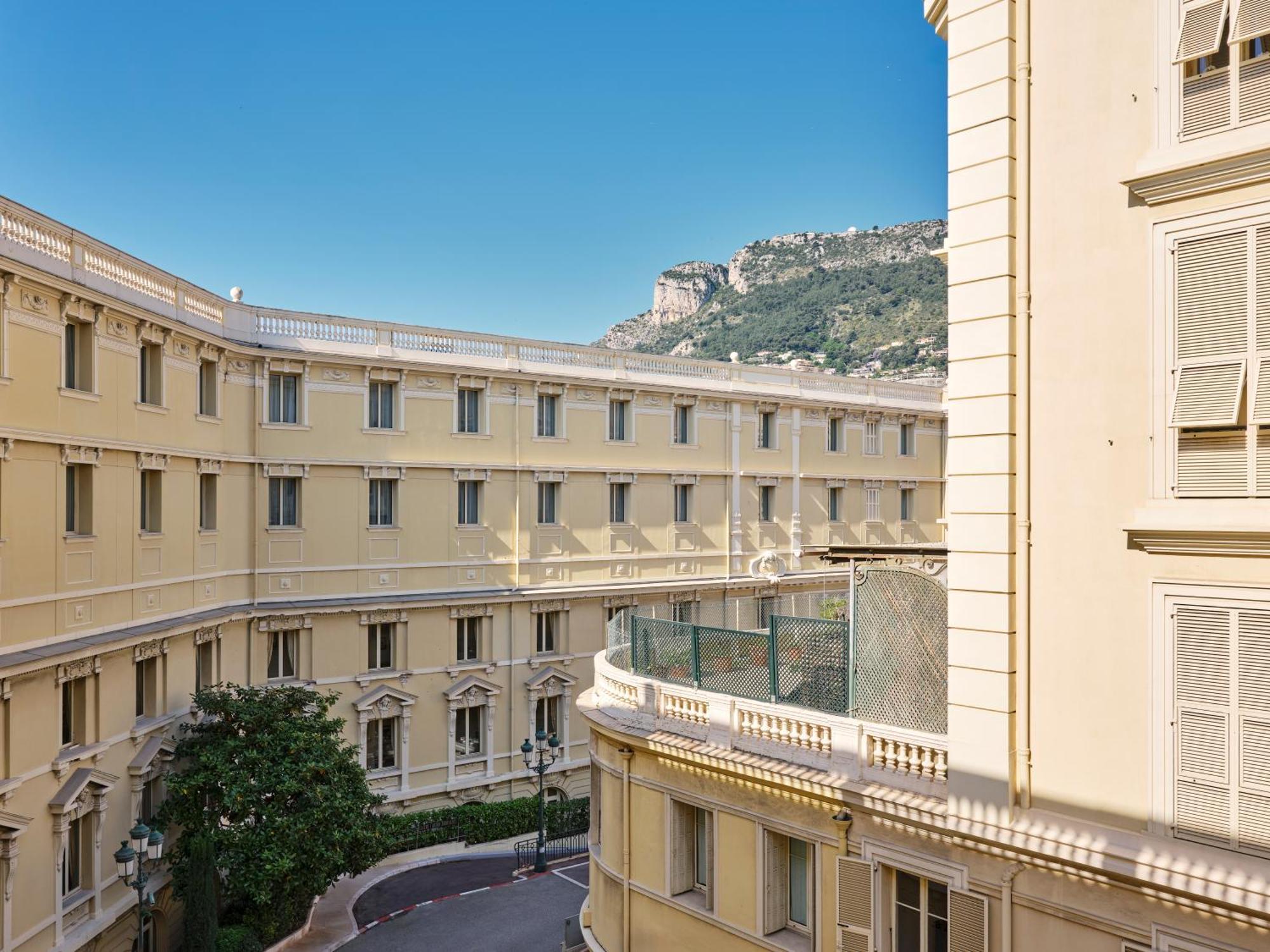 Deluxe Prestige Room City or Courtyard View
