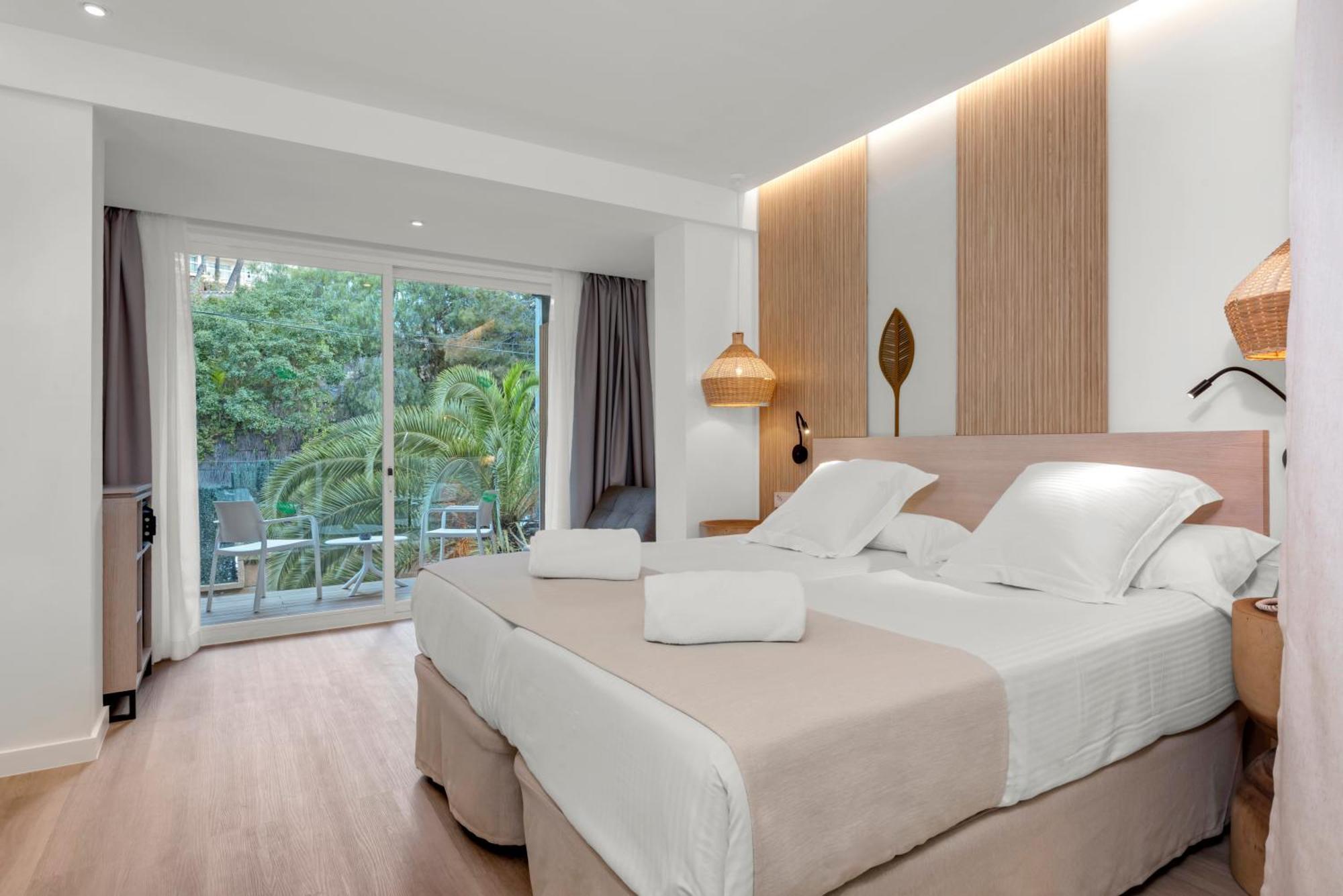 Silver Double Room with Balcony