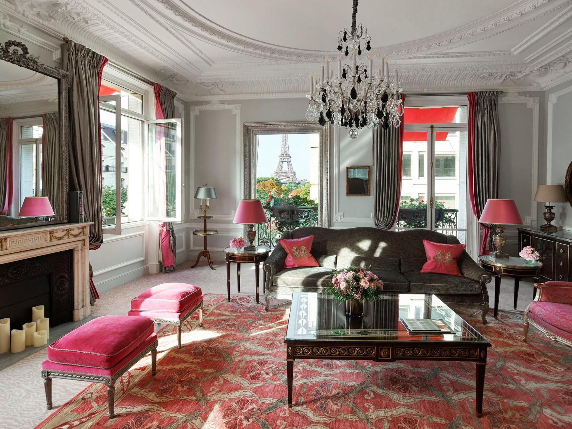 Haute Couture Eiffel Suite