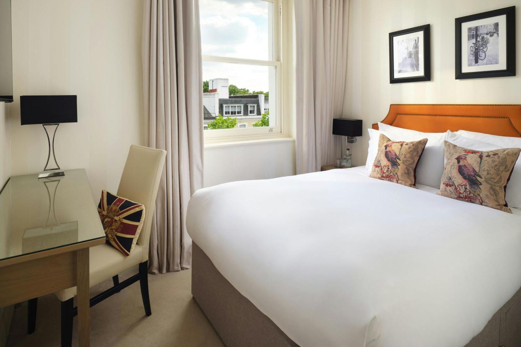 Petit double room