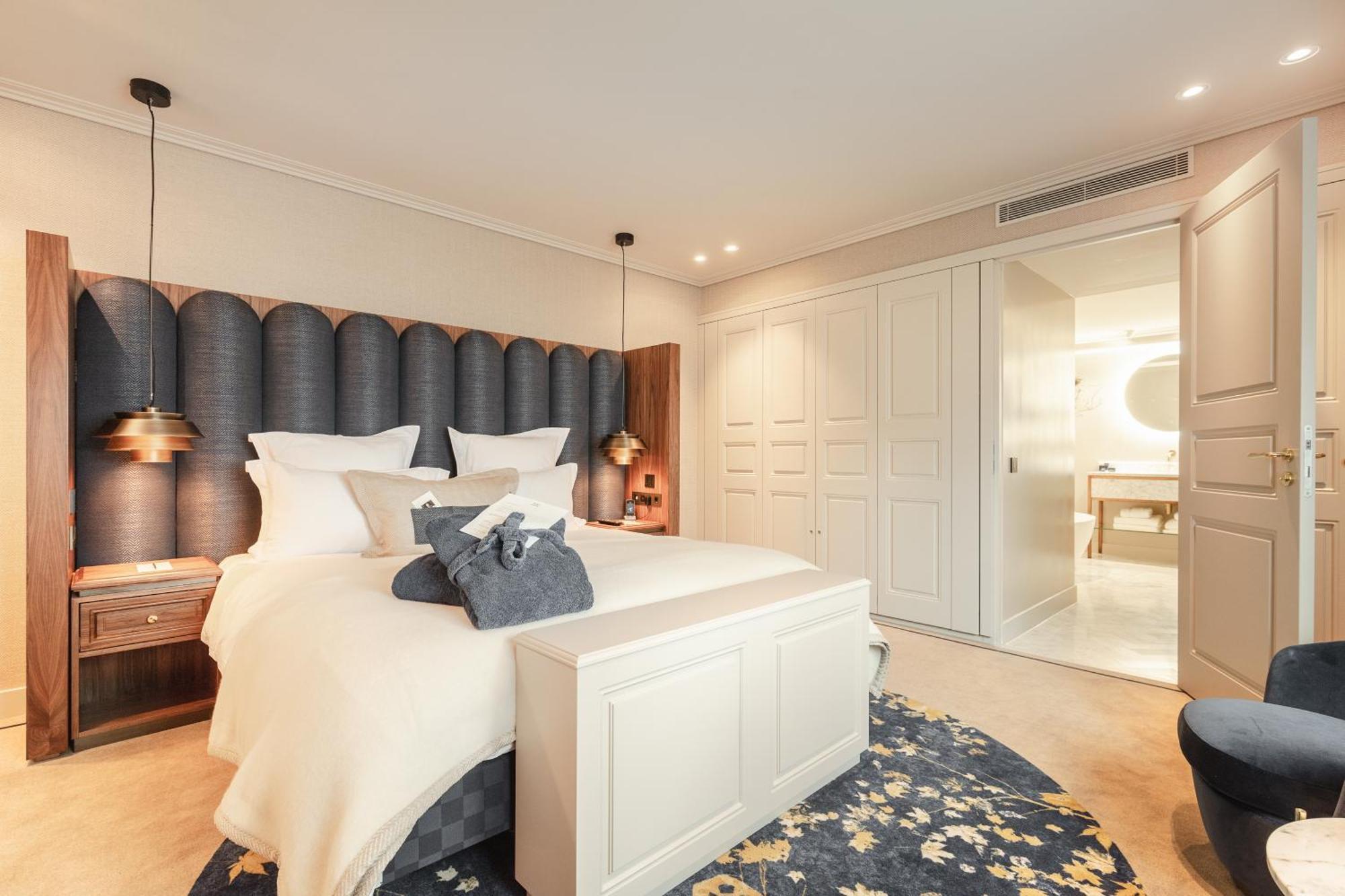 Executive Room Grand Room Garden View Bath