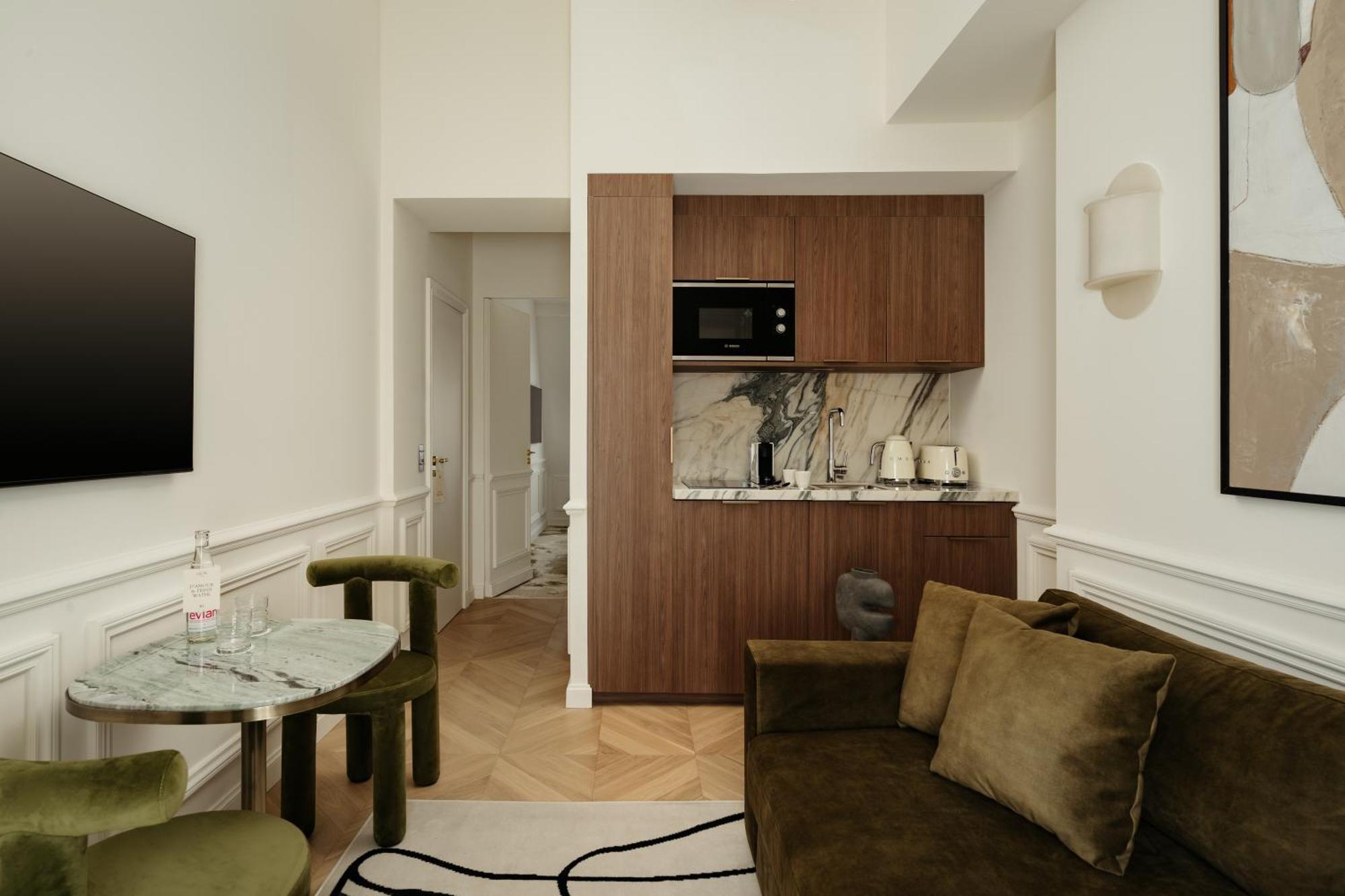 One-Bedroom Family Apartment Deluxe