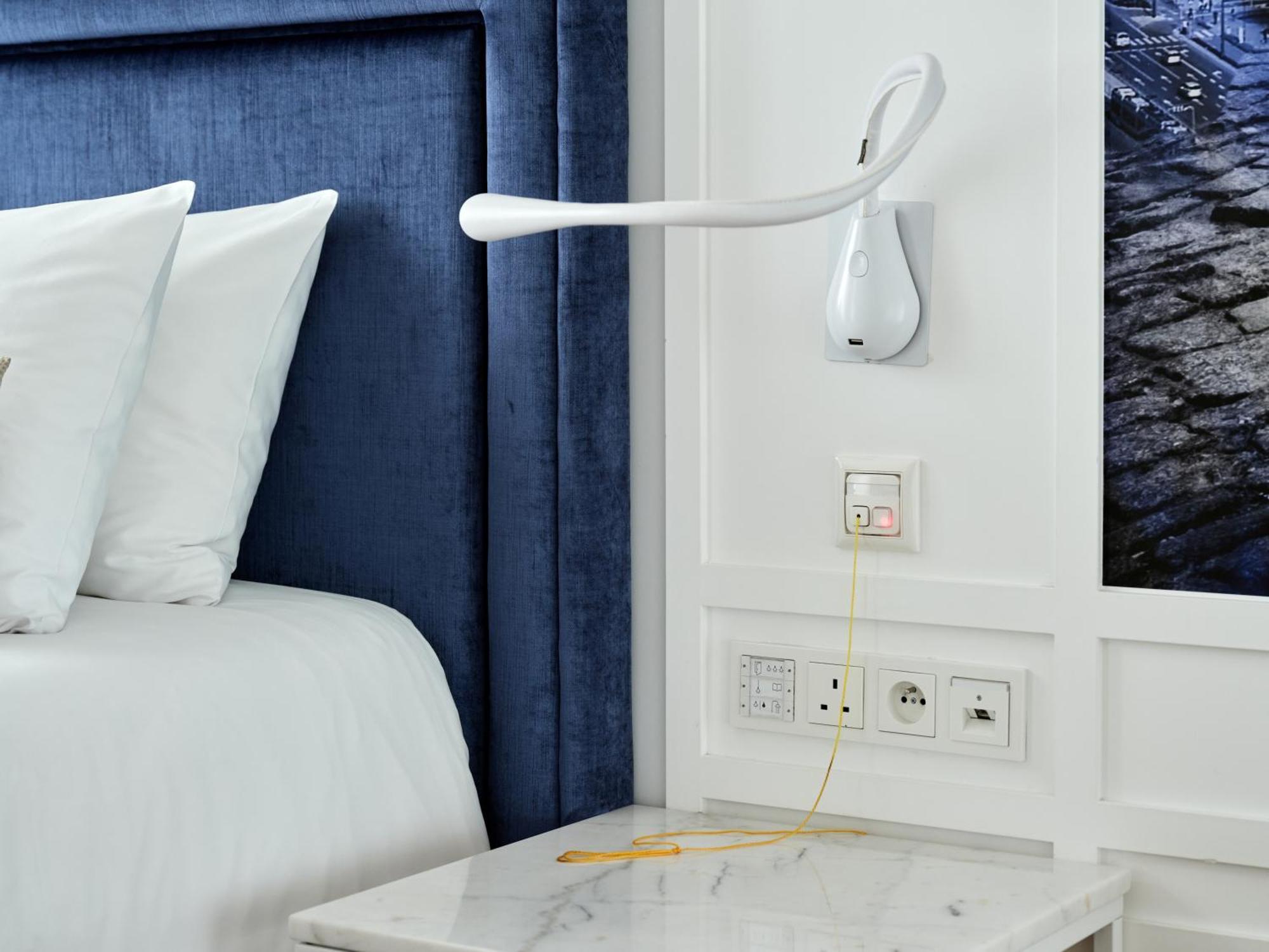 Queen Room - Mobility Access Roll in Shower/Non-Smoking