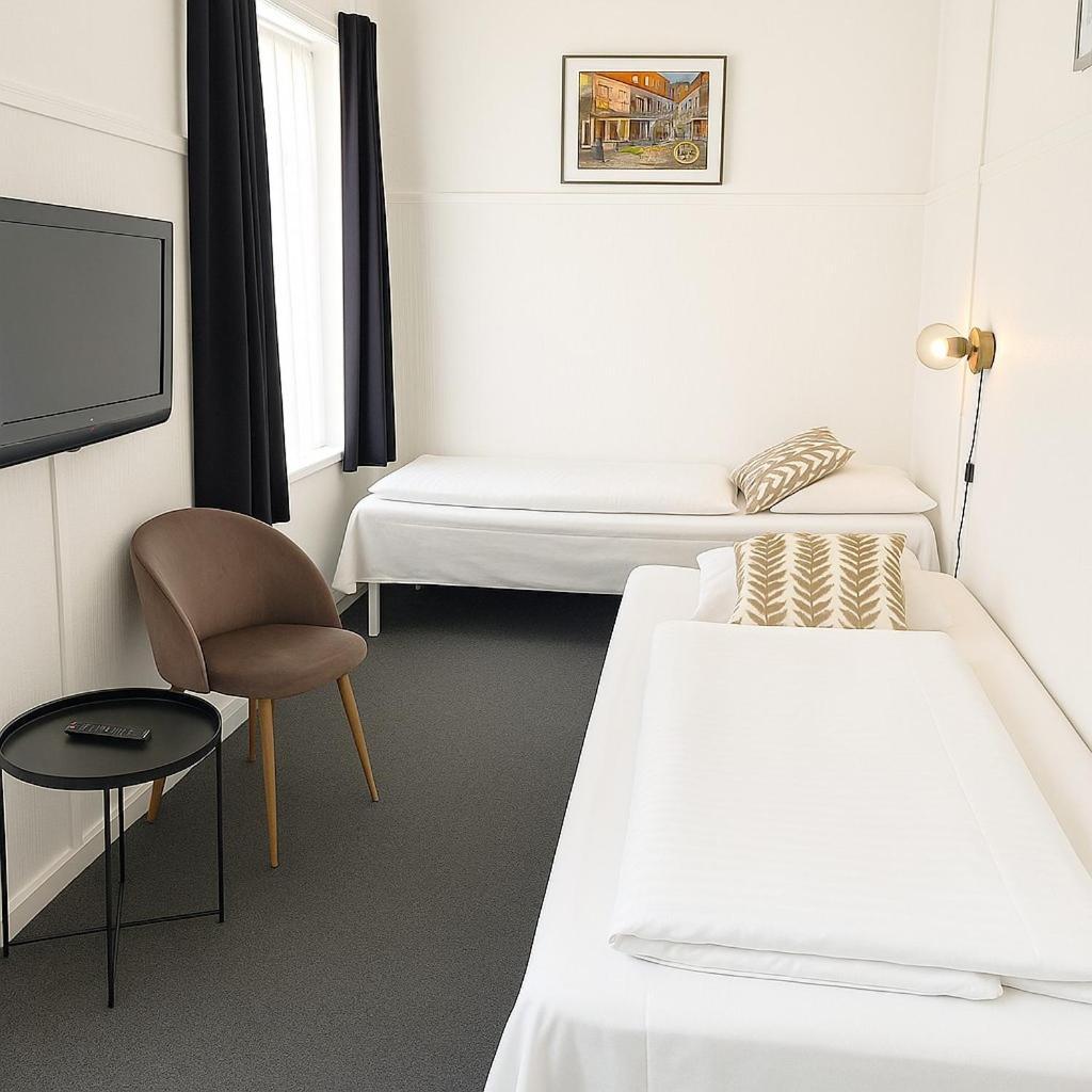 Twin Room with Shared Bathroom,1717013196:JPEG