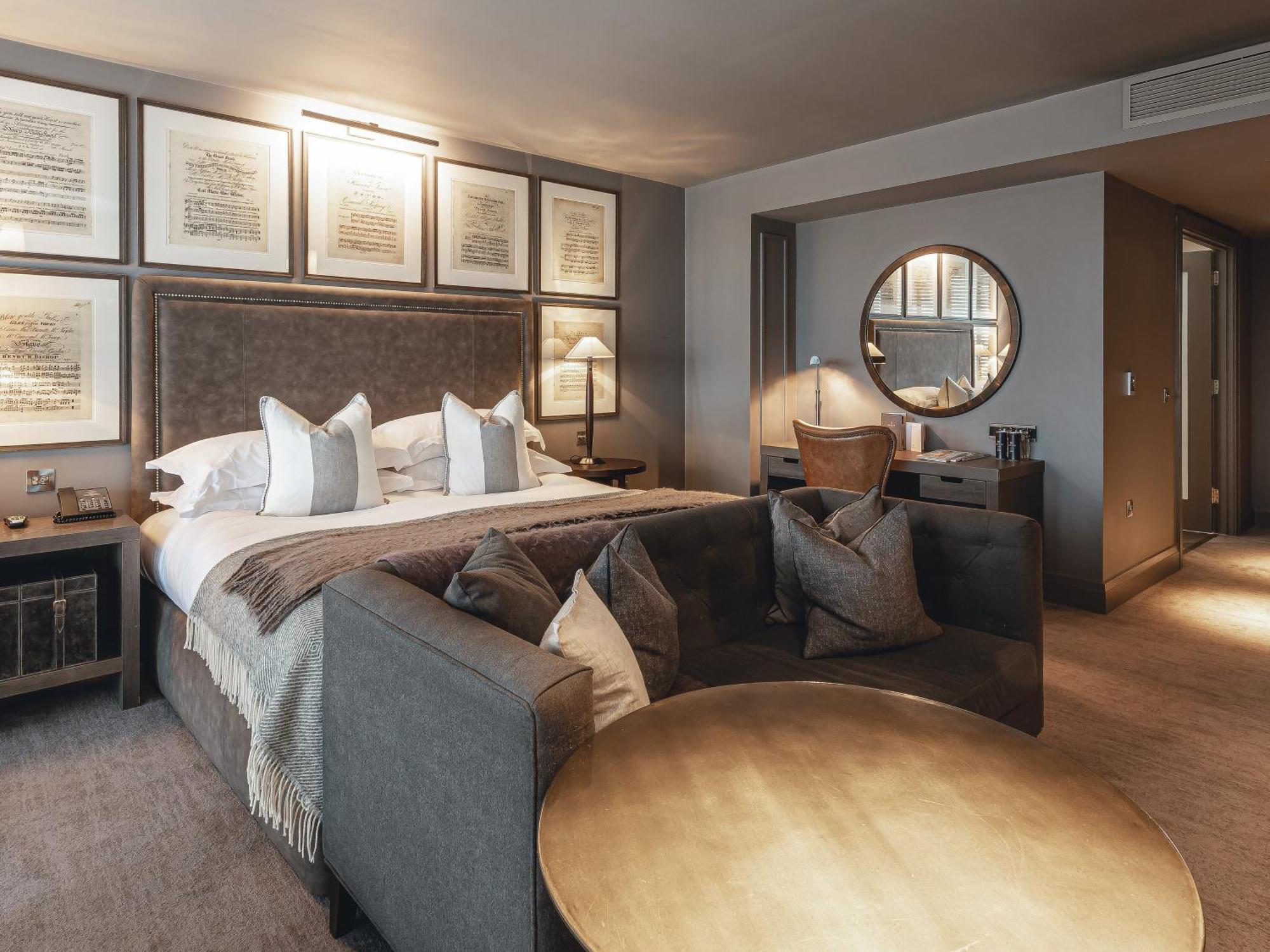Signature Suite,1676774326:JPEG