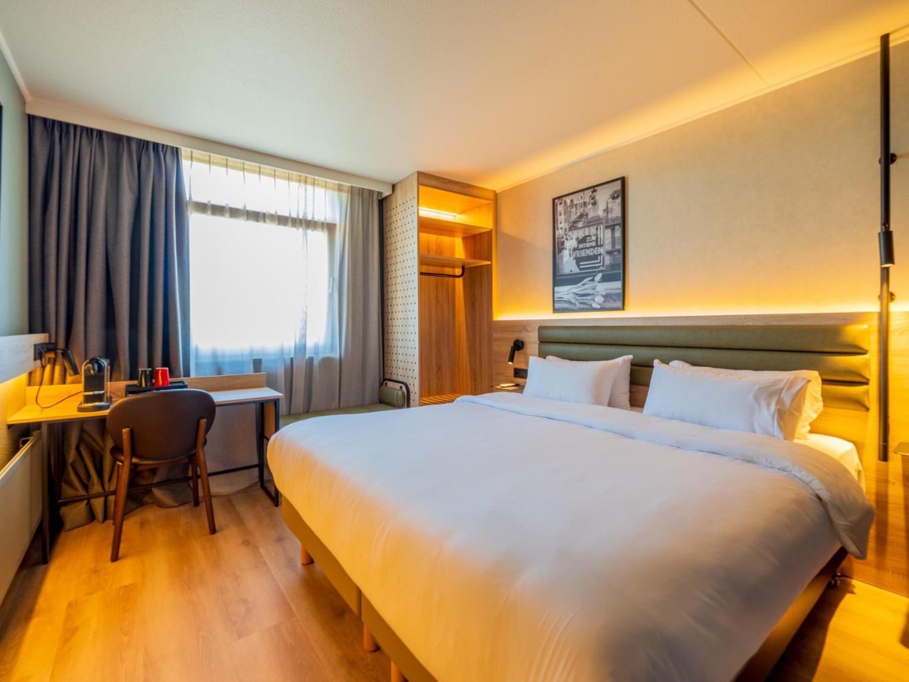 Superior Room - 1 King Bed