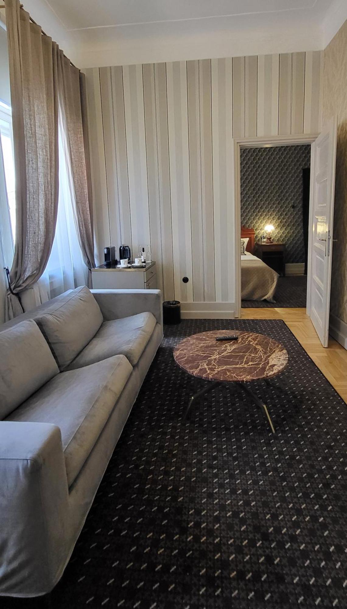 Deluxe Family Suite