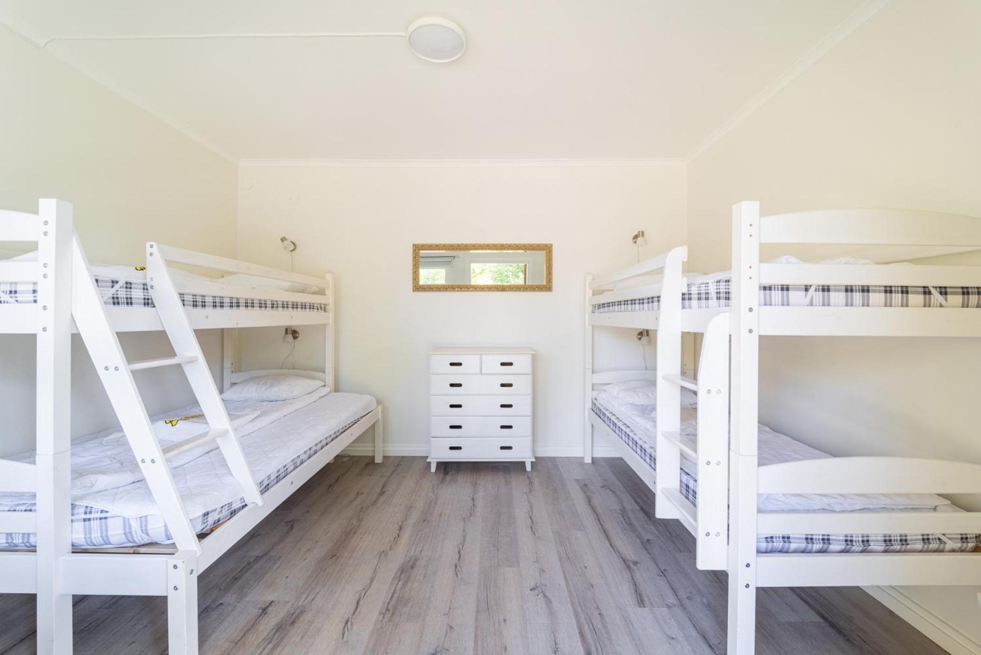 Fyrbäddsrum Basic med delat badrum - Annex