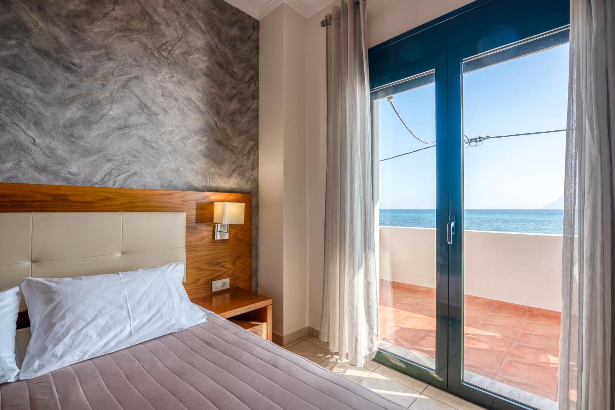 Family Two-Bedroom Apartment Sea Front