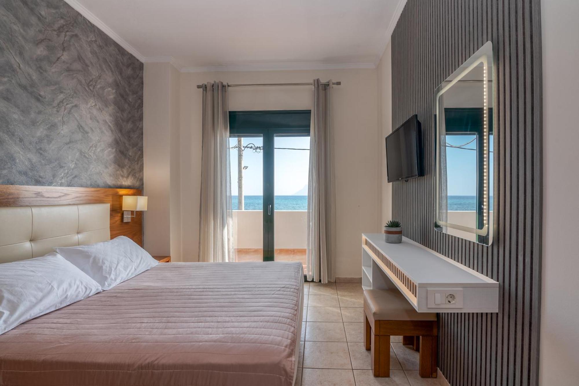 Family Two-Bedroom Apartment Sea Front